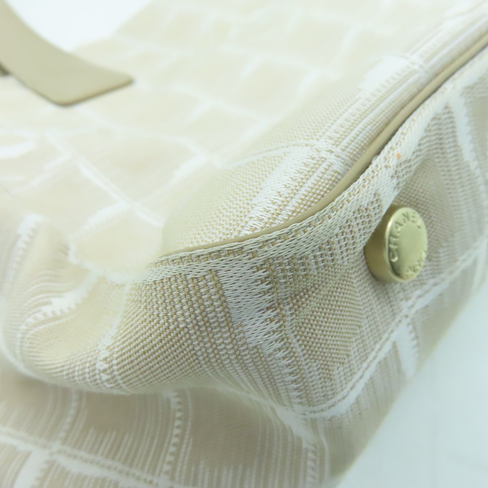 CHANEL 【清倉大減價】尼龍New Travel Line Tote金扣手挽袋杏色