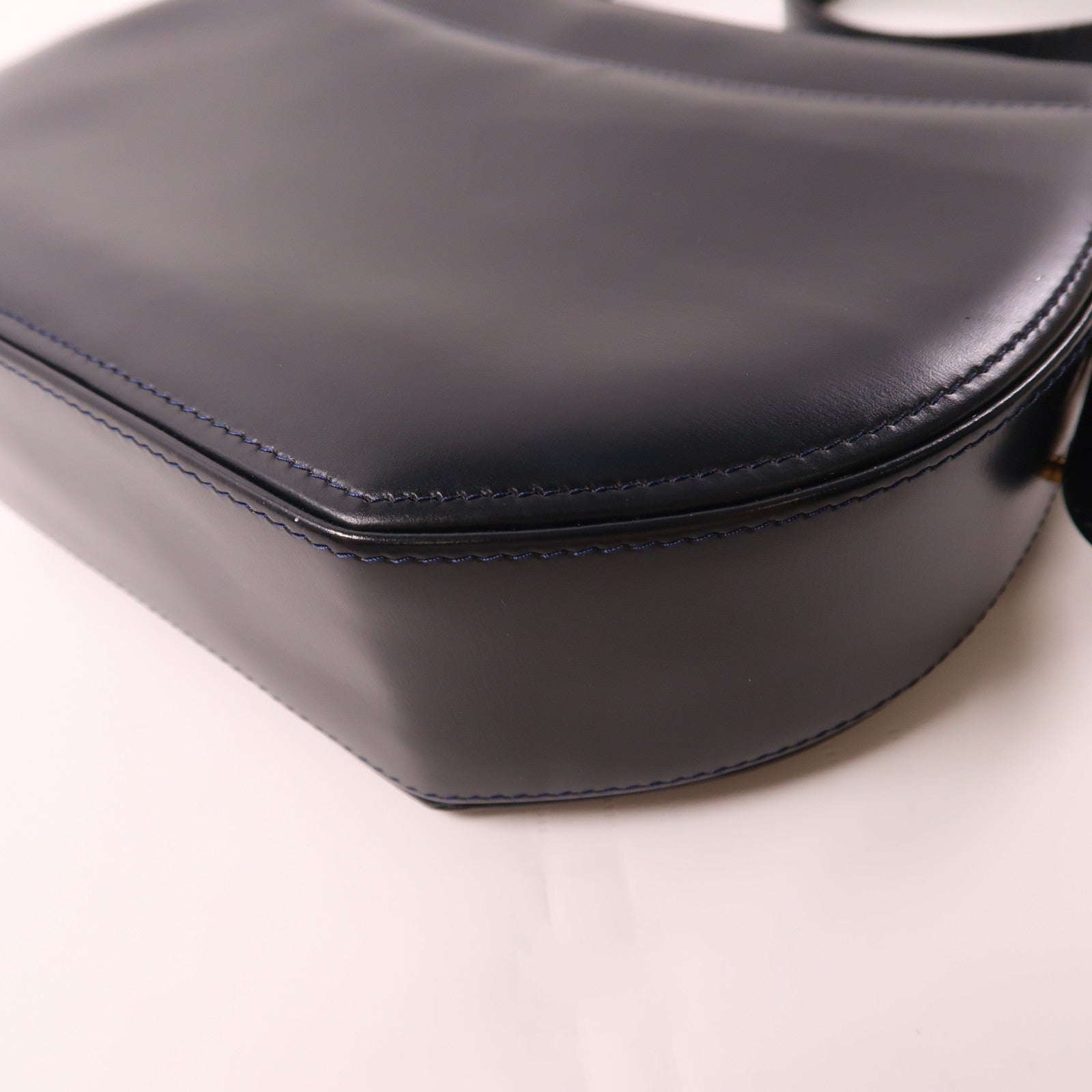CARTIER 牛皮皮革Shoulder Bag金扣肩背袋黑色