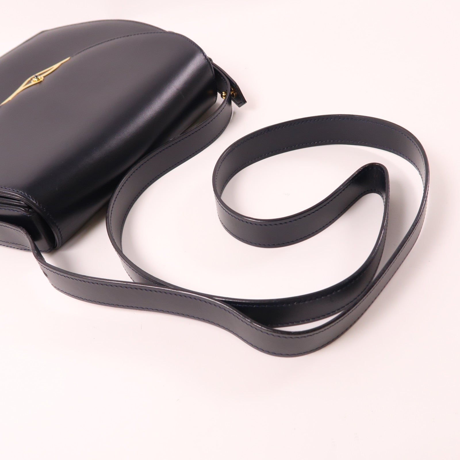 CARTIER 牛皮皮革Shoulder Bag金扣肩背袋黑色