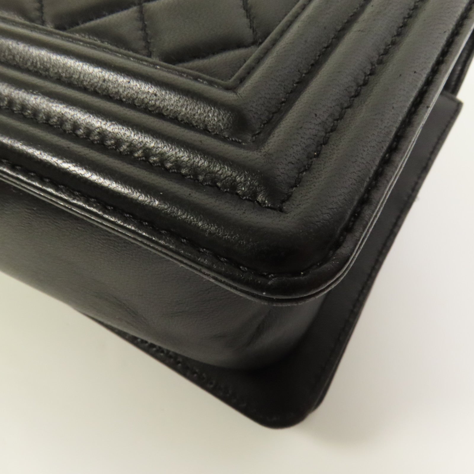 CHANEL 牛皮皮革Boy 25鏈帶肩背袋