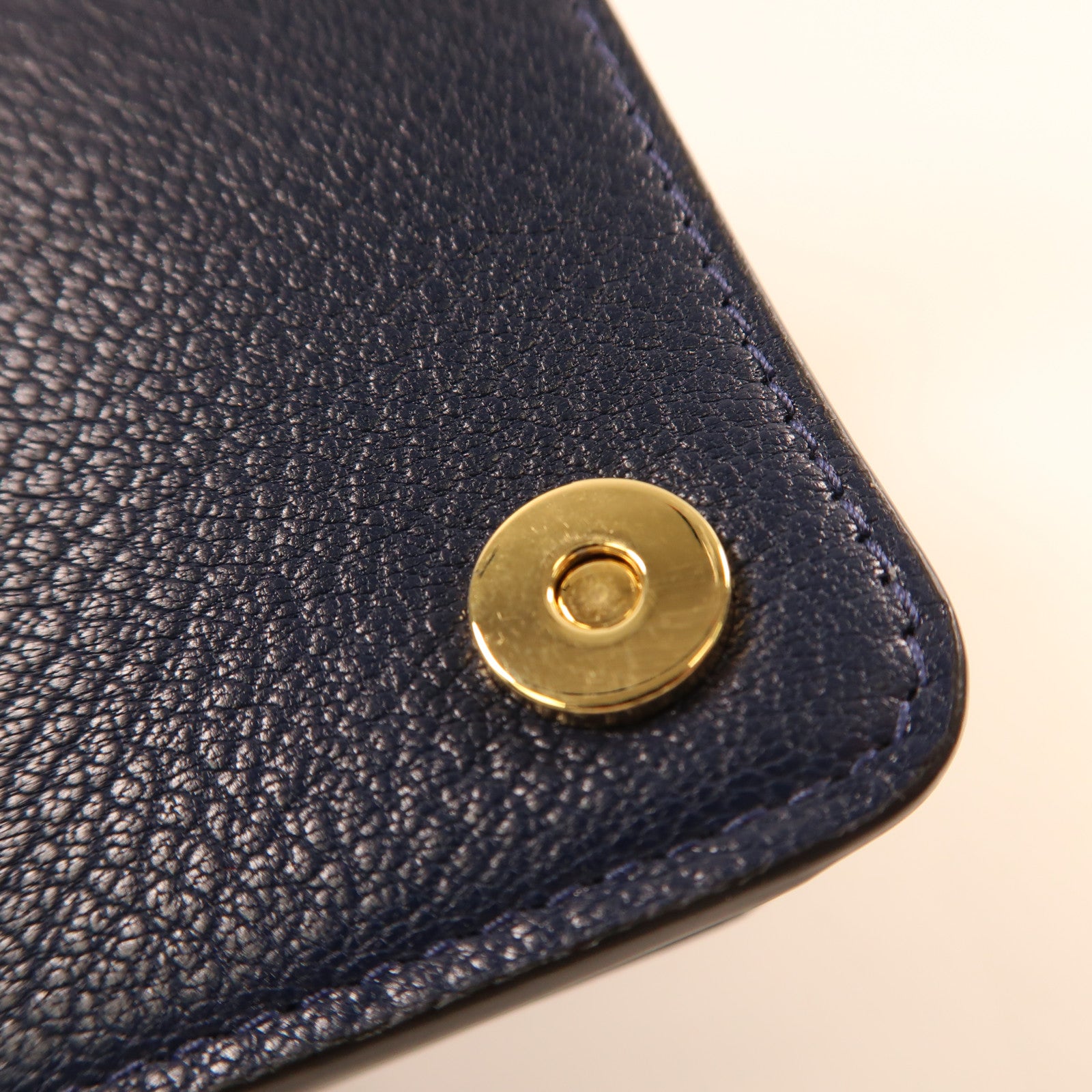 Miu Miu 牛皮皮革Shoulder Bag金扣肩背袋深藍色