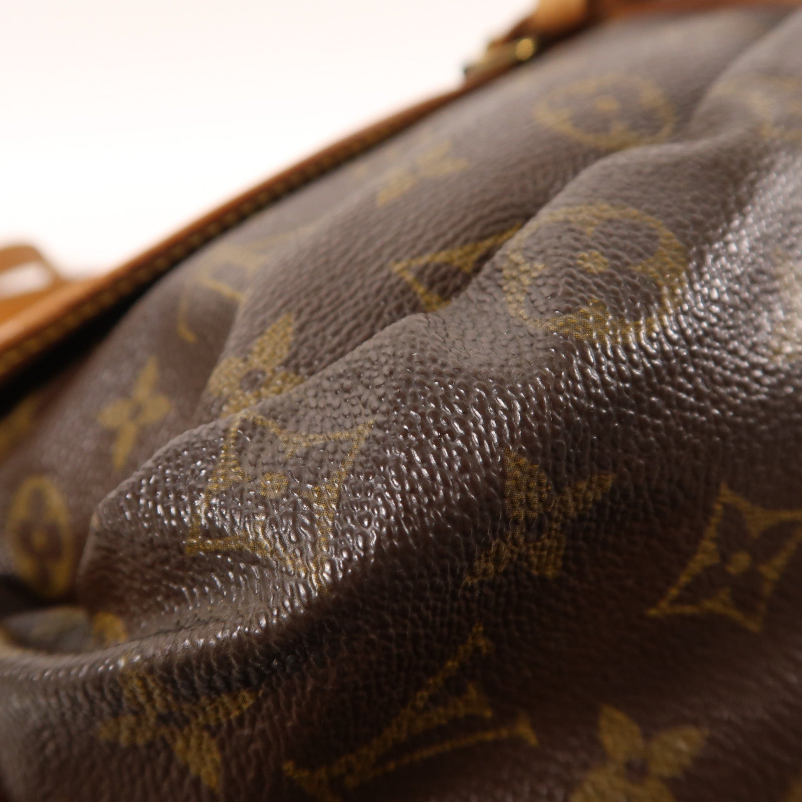 LOUIS VUITTON Monogram Saumur 35金扣肩背袋
