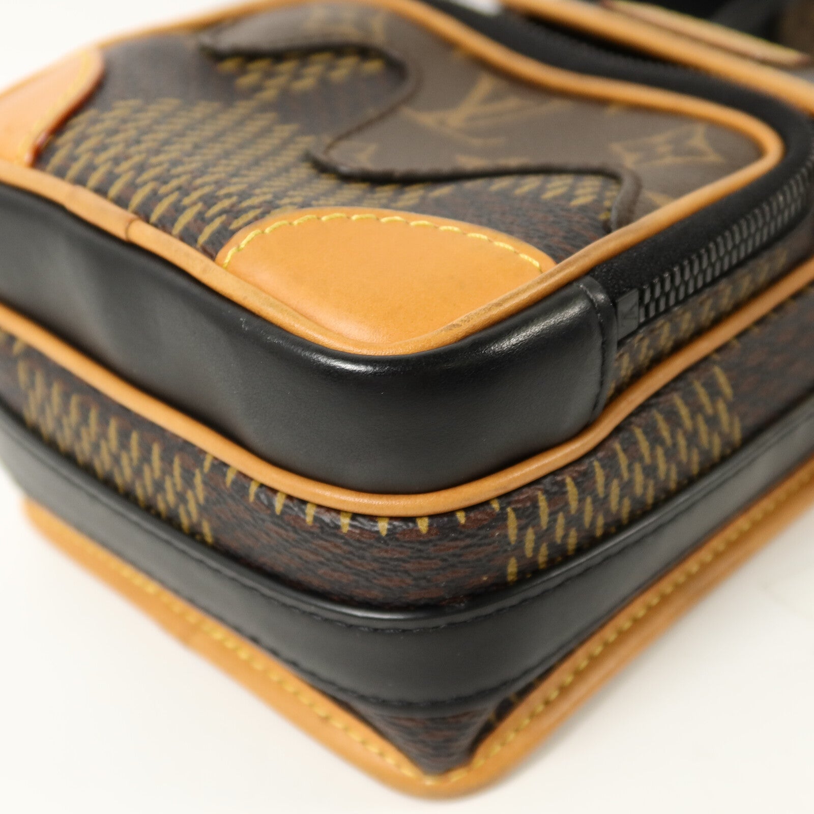 LOUIS VUITTON Damier Giant LV×NIGO Amazon Sling Bag肩背袋
