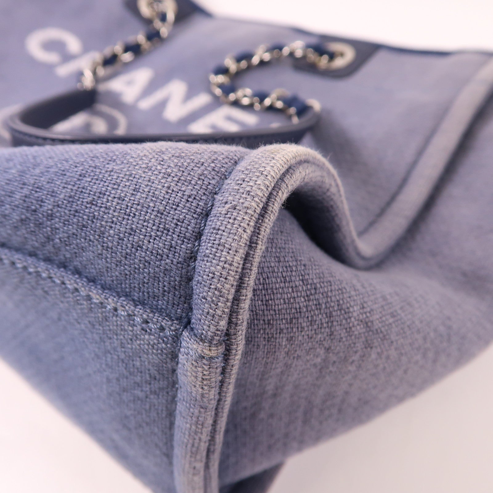 CHANEL 帆布Deauville Tote銀扣肩背袋