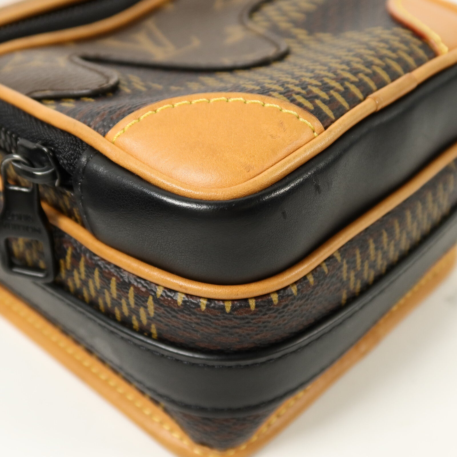 LOUIS VUITTON Damier Giant LV×NIGO Amazon Sling Bag肩背袋