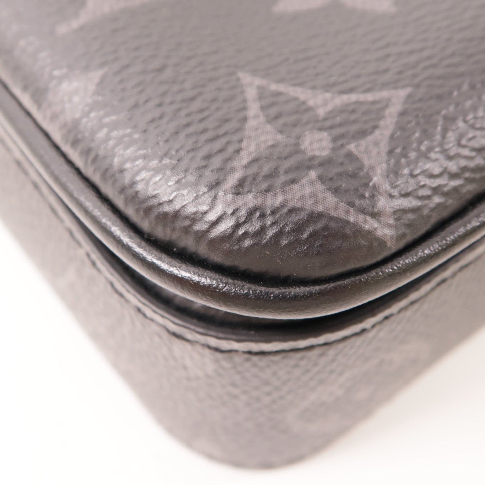 LOUIS VUITTON Monogram Eclipse S-Lock Vertical肩背袋