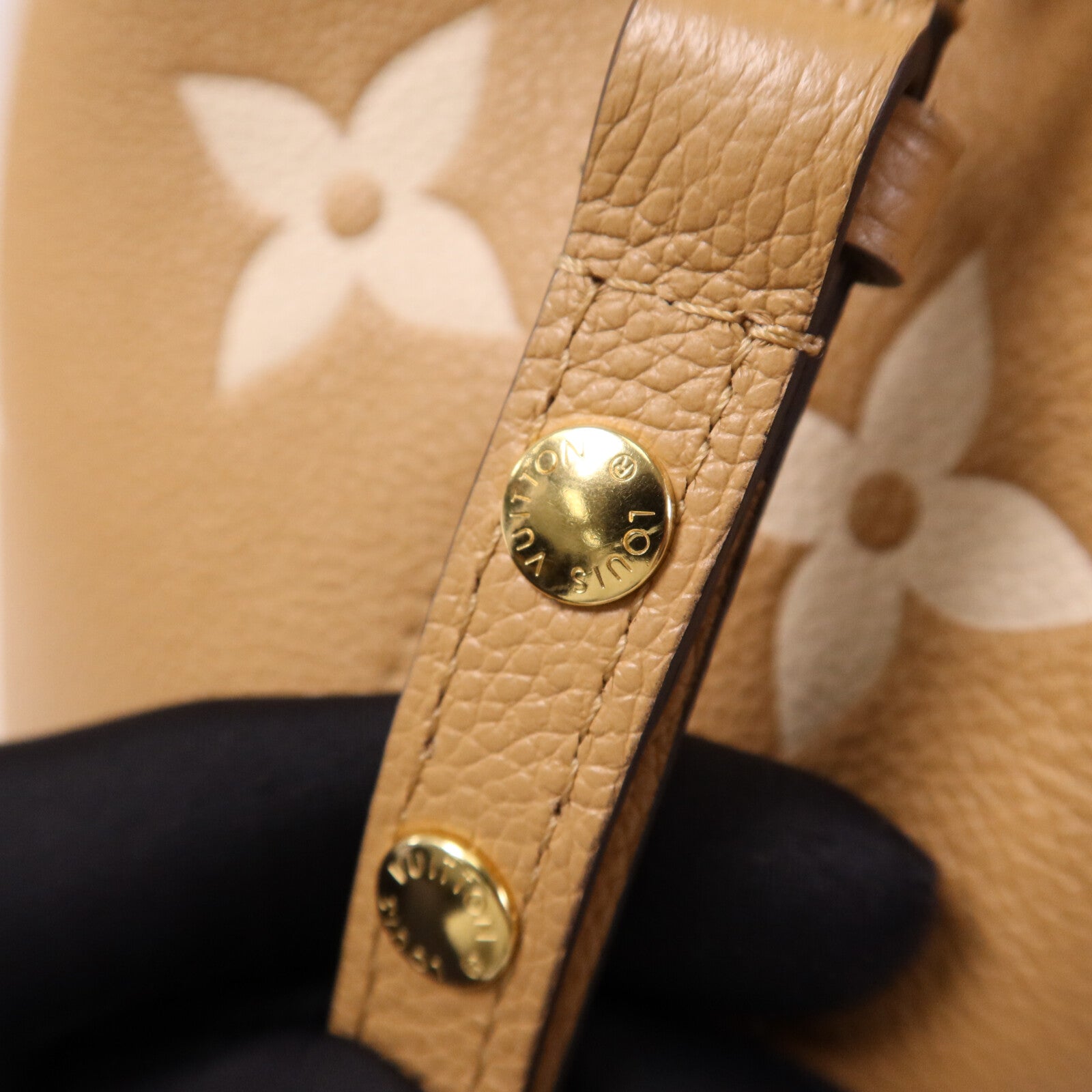 LOUIS VUITTON Monogram Empreinte Neo Noe金扣手挽帥背兩用袋