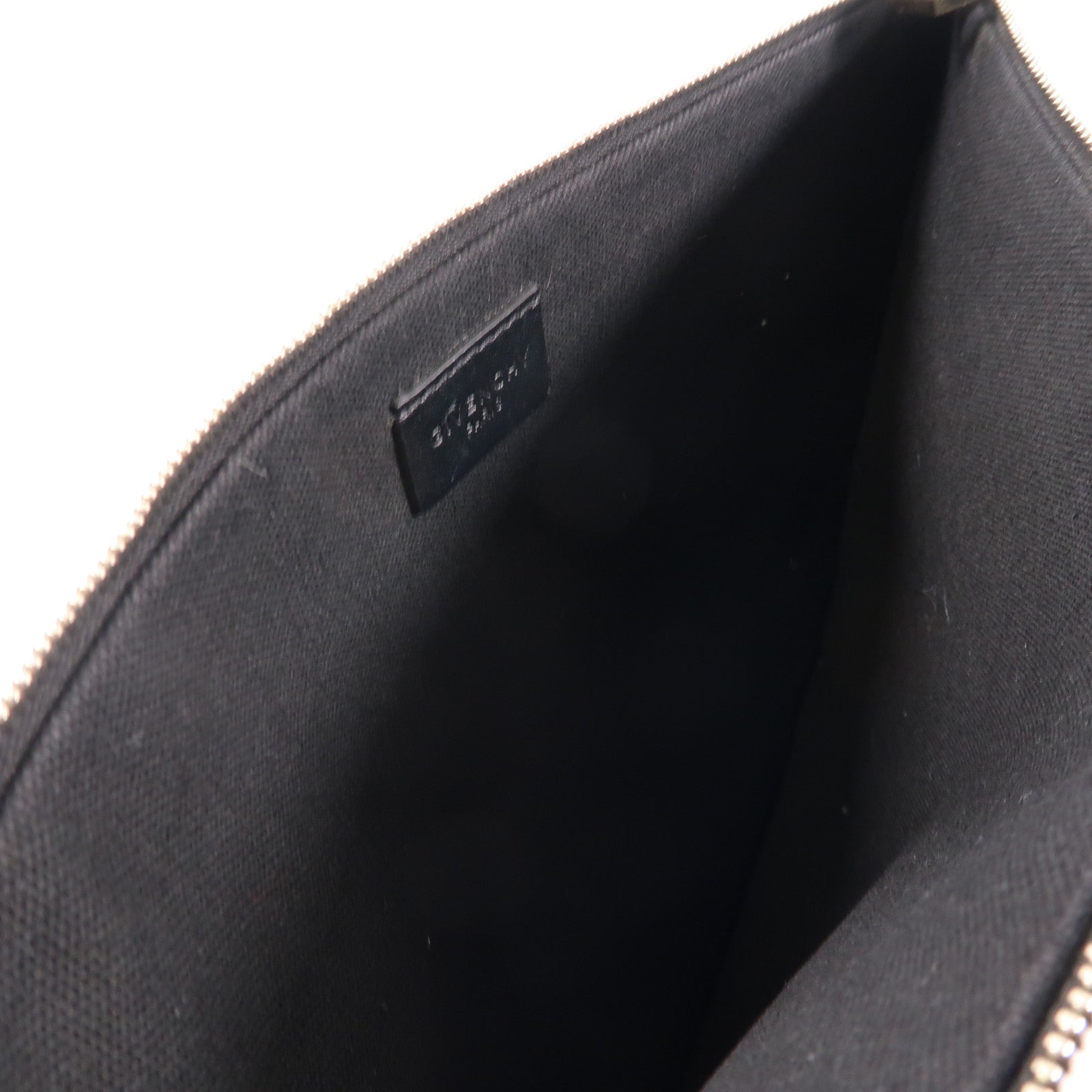GIVENCHY 塗層帆布Clutch銀扣手拿包黑色/白色
