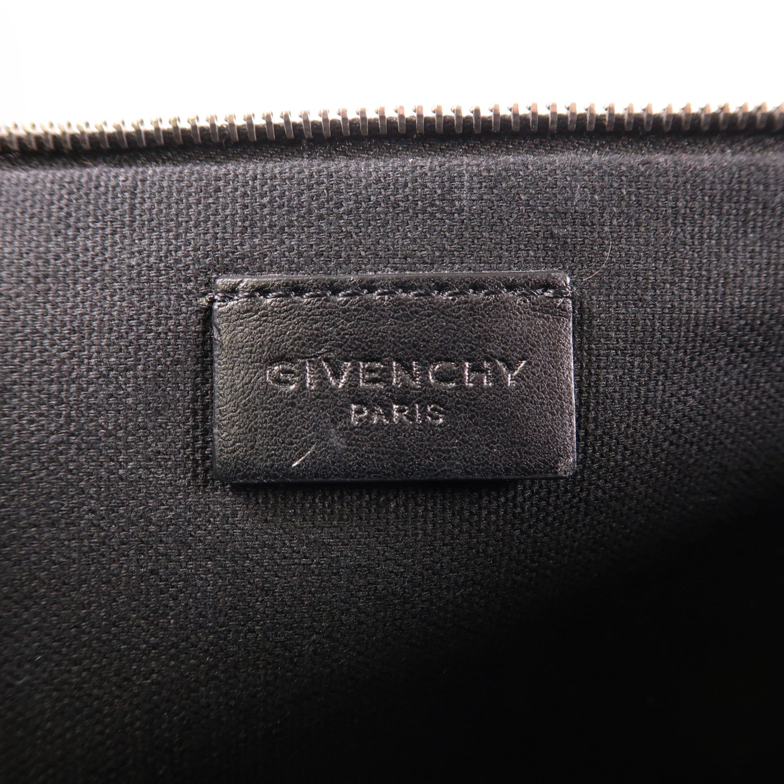 GIVENCHY 塗層帆布Clutch銀扣手拿包黑色/白色