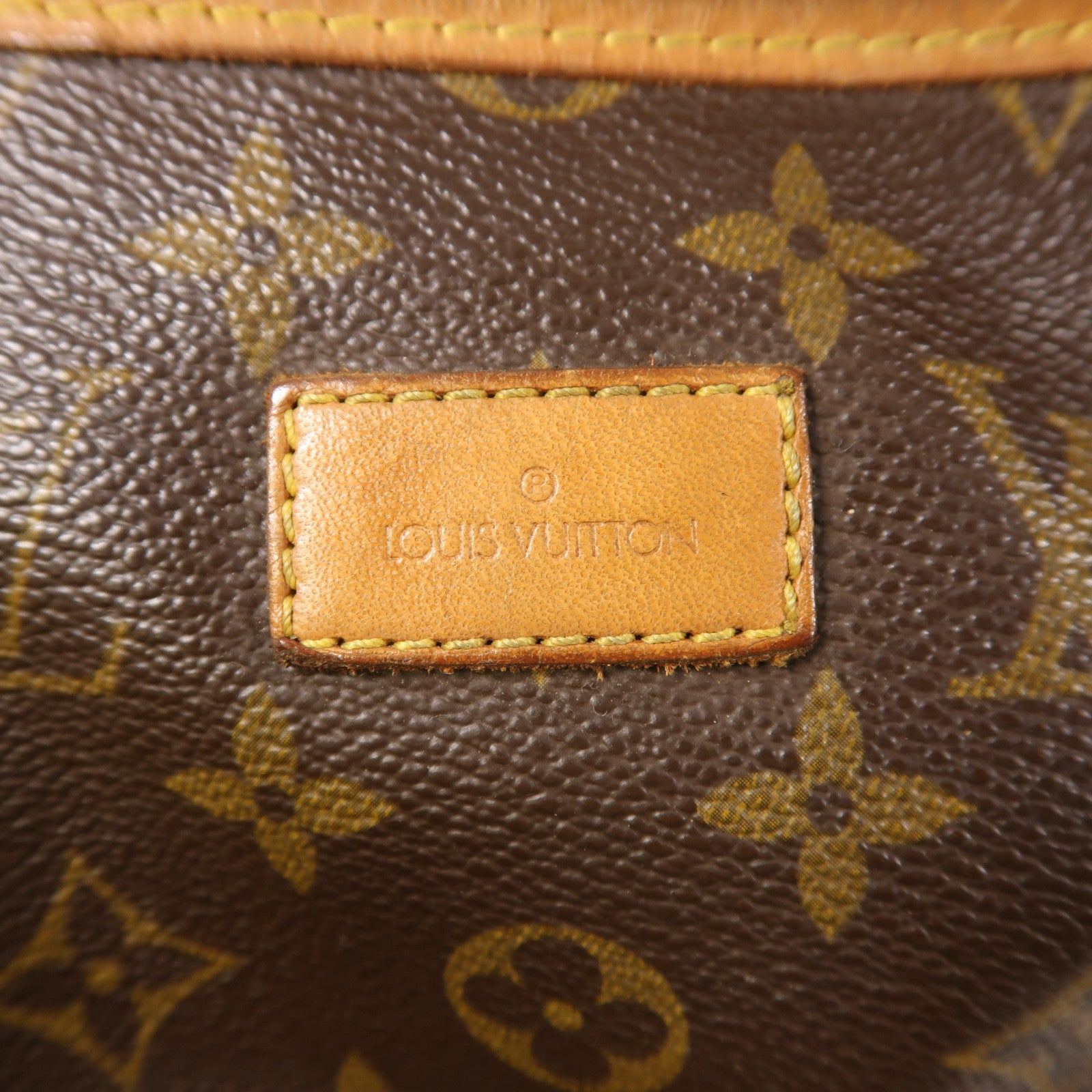 LOUIS VUITTON Monogram Saumur 35金扣肩背袋