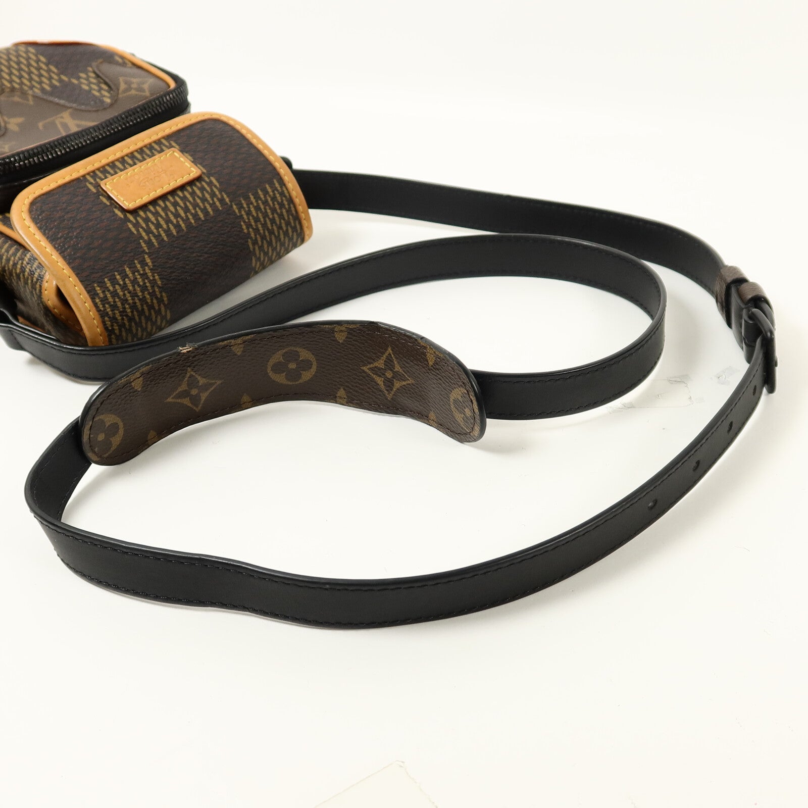 LOUIS VUITTON Damier Giant LV×NIGO Amazon Sling Bag肩背袋