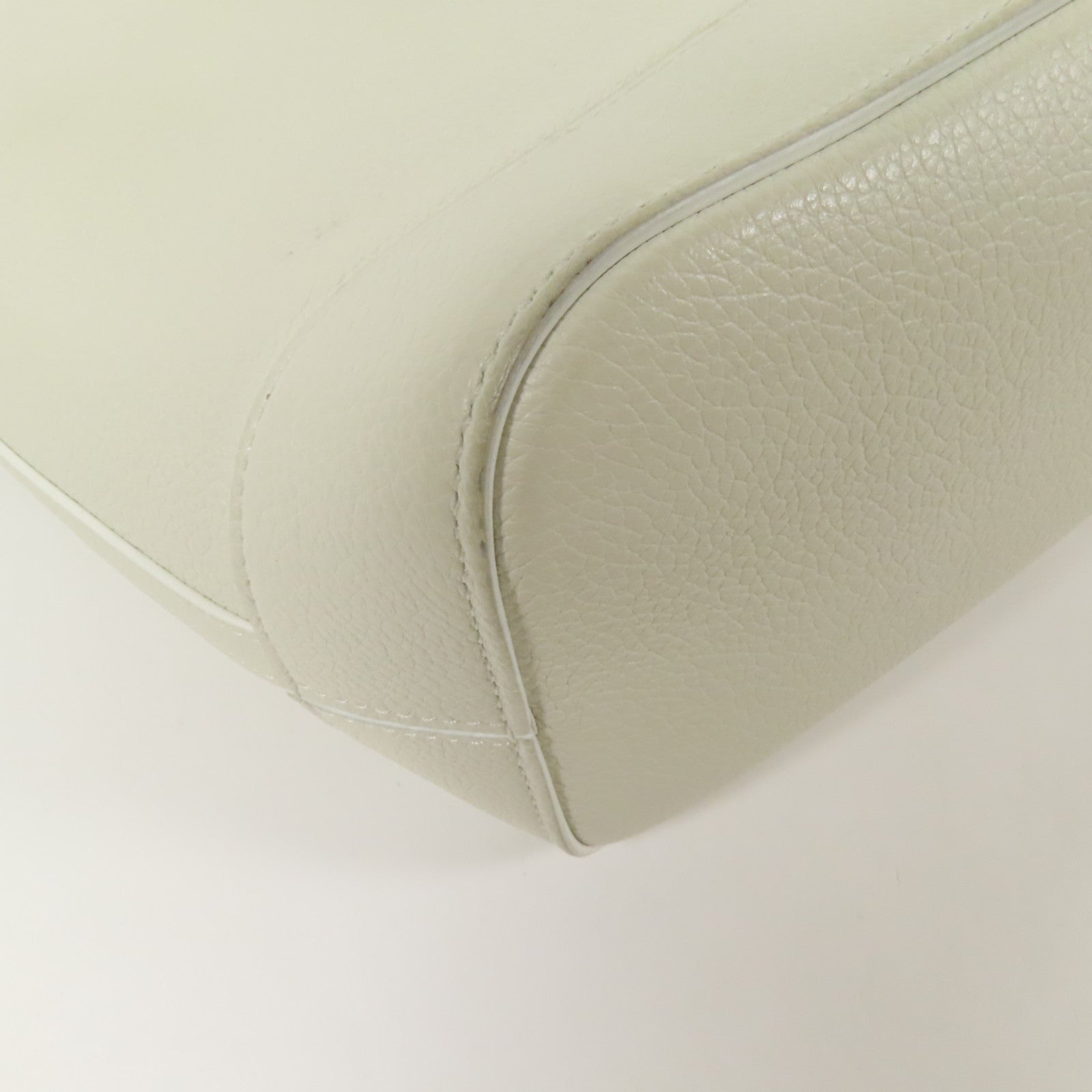 CELINE 牛皮皮革Cuir Triomphe Bucket Bag金扣肩背袋