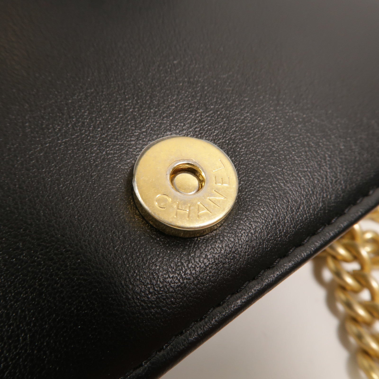 CHANEL 牛皮皮革Mini Boy鏈帶肩背袋