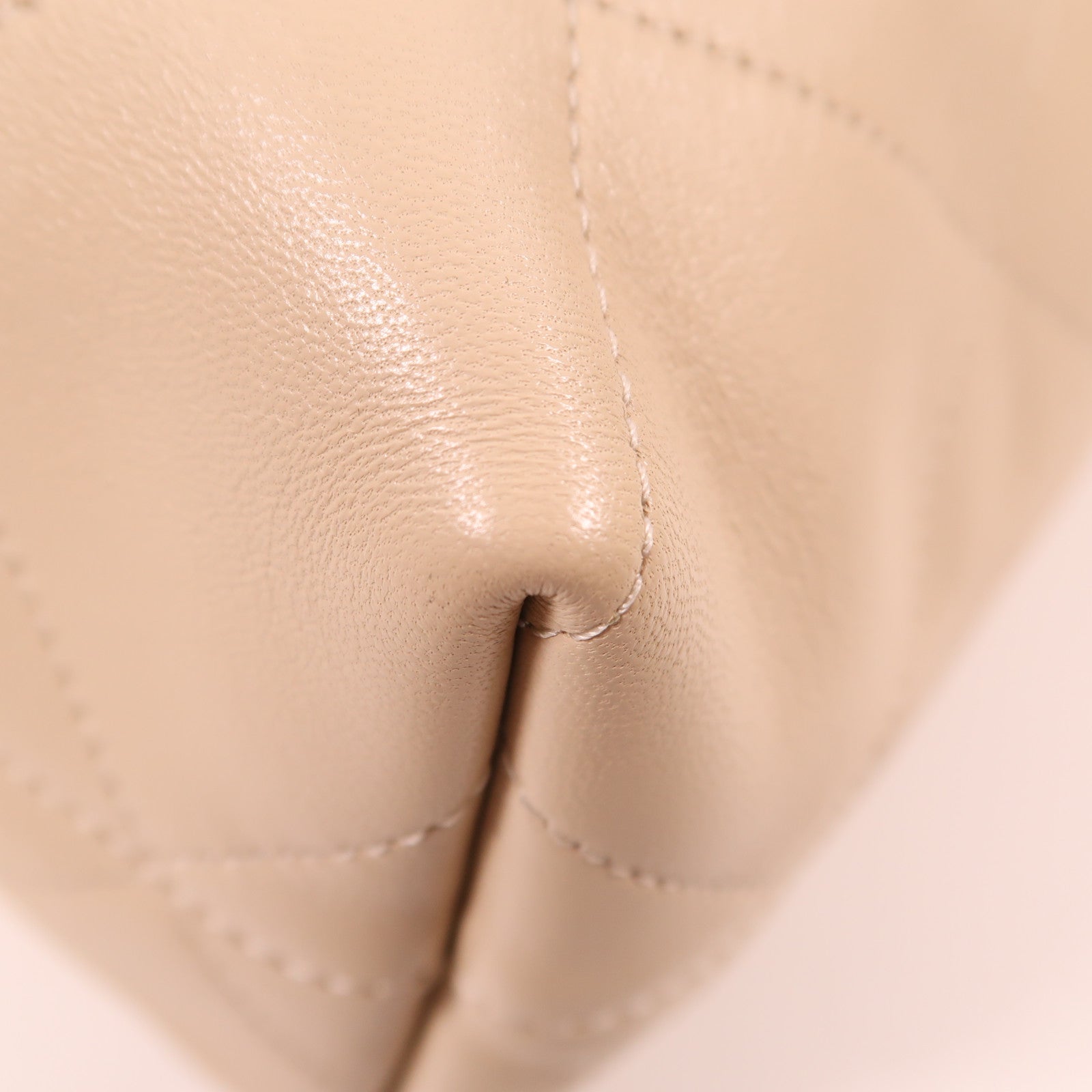 CHANEL 【激減優惠】牛皮皮革Hobo Bag金扣鏈帶肩背袋