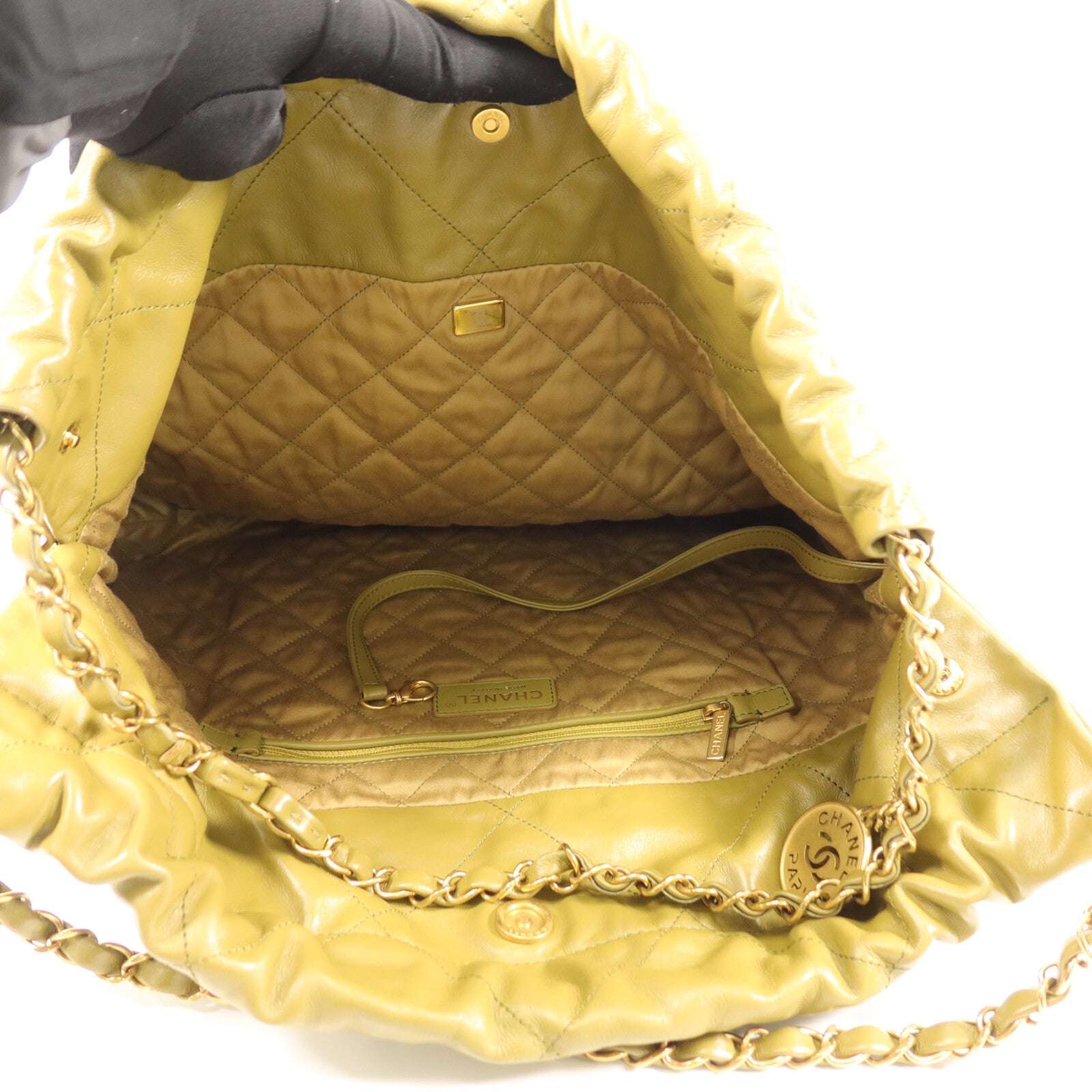 CHANEL 牛皮皮革22 Medium鏈帶肩背袋