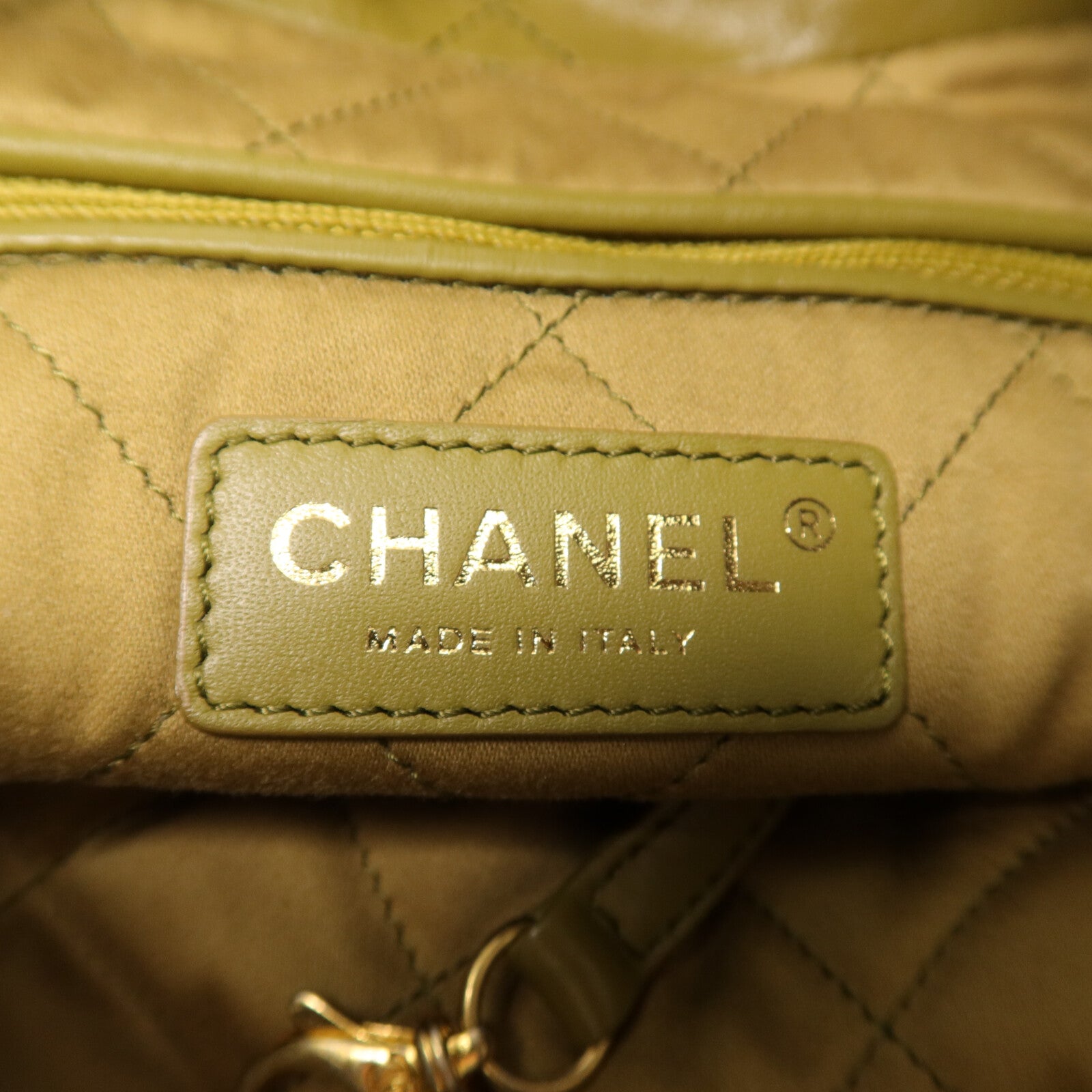 CHANEL 牛皮皮革22 Medium鏈帶肩背袋