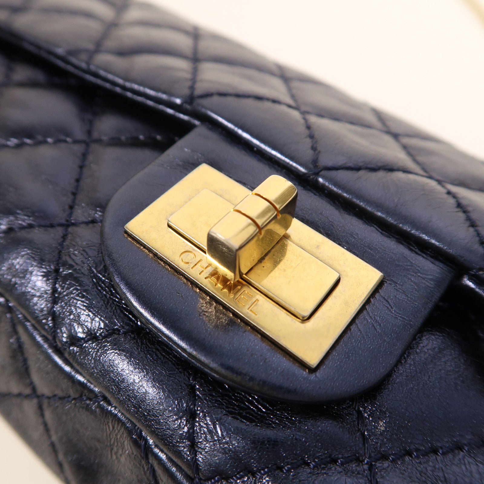 CHANEL 皮革2.55金扣鏈帶肩背袋