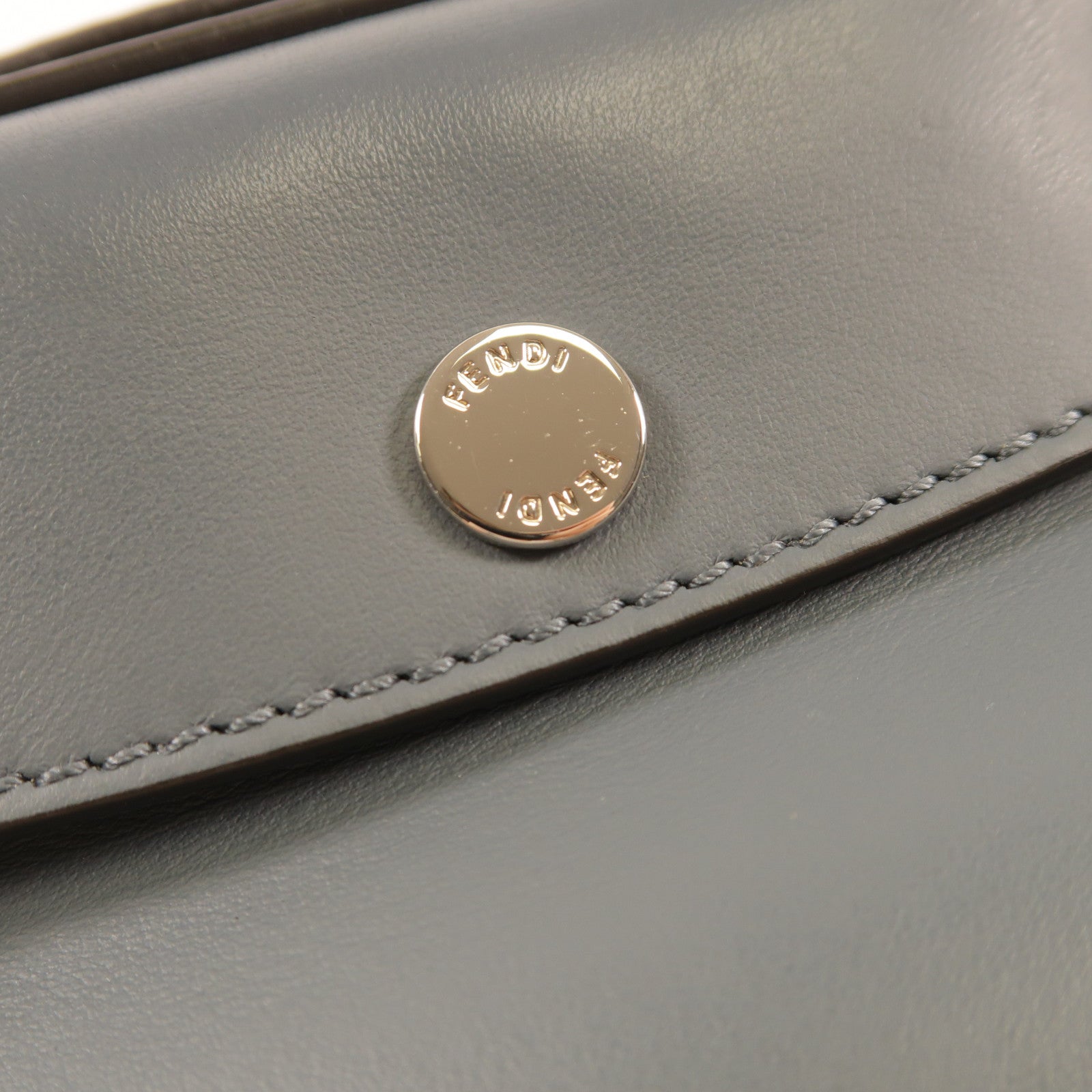 FENDI 牛皮皮革Shoulder Bag銀扣鏈帶背包