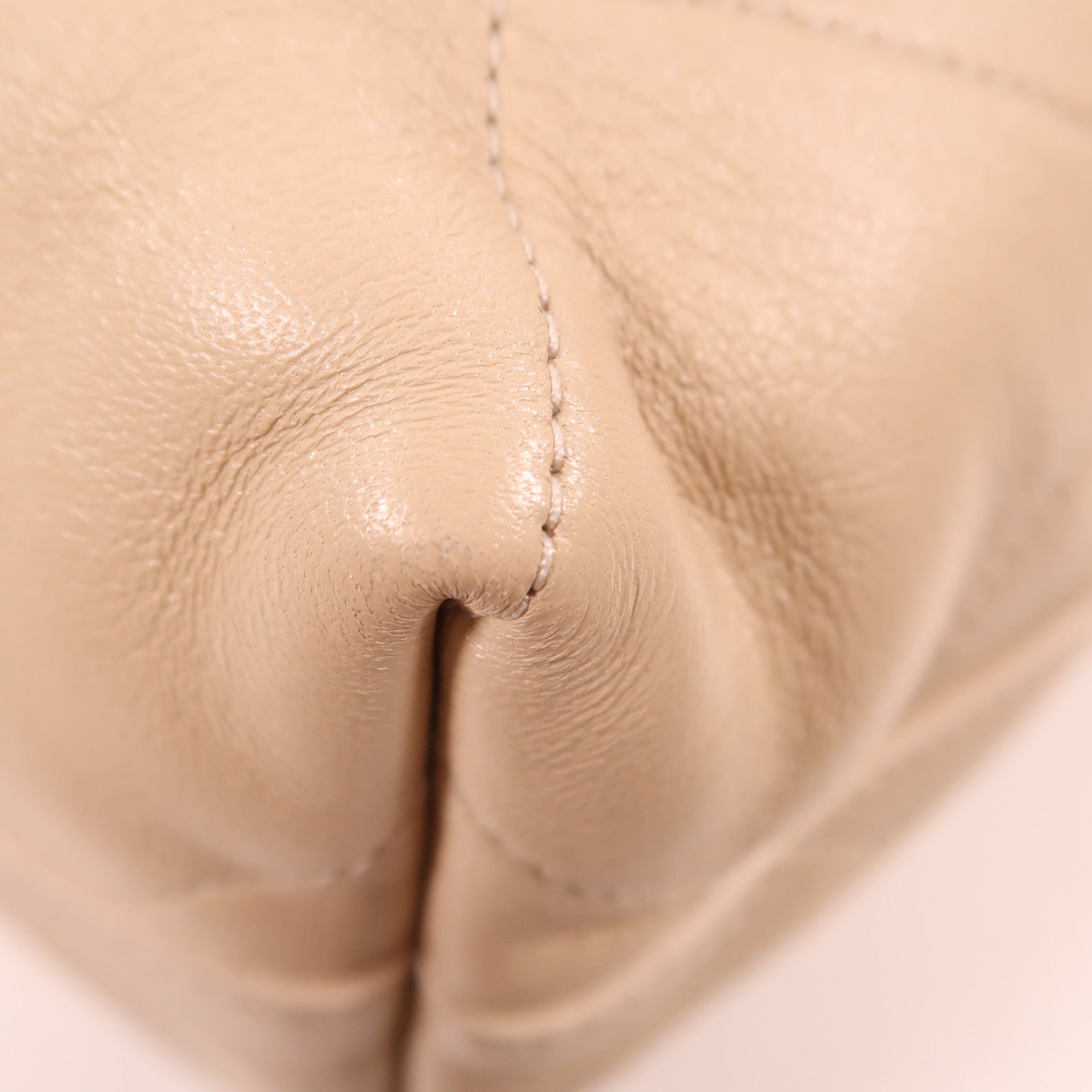 CHANEL 牛皮皮革Hobo Bag金扣鏈帶肩背袋