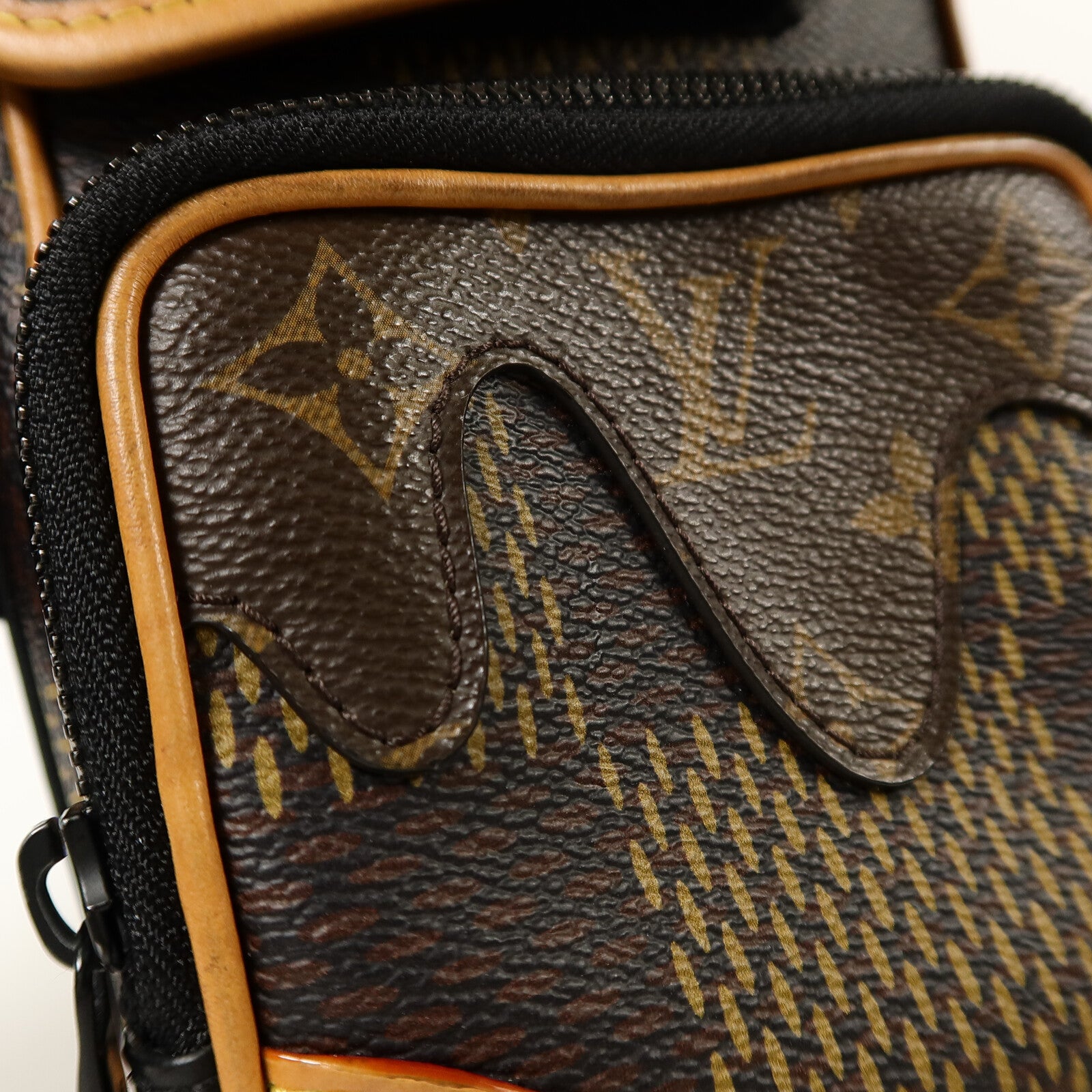 LOUIS VUITTON Damier Giant LV×NIGO Amazon Sling Bag肩背袋