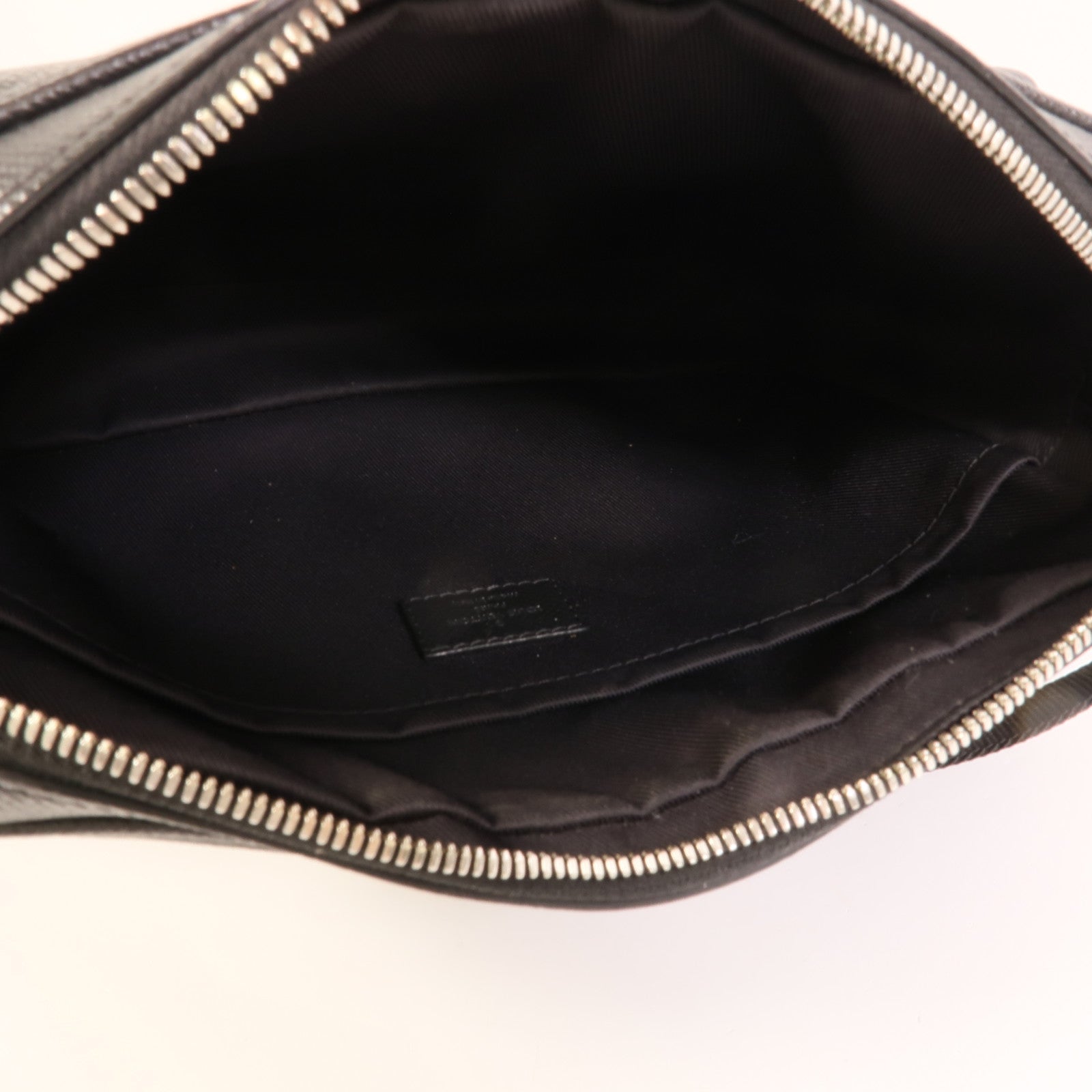 LOUIS VUITTON Monogram Eclipse/Taiga Outdoor Messenger銀扣肩背袋