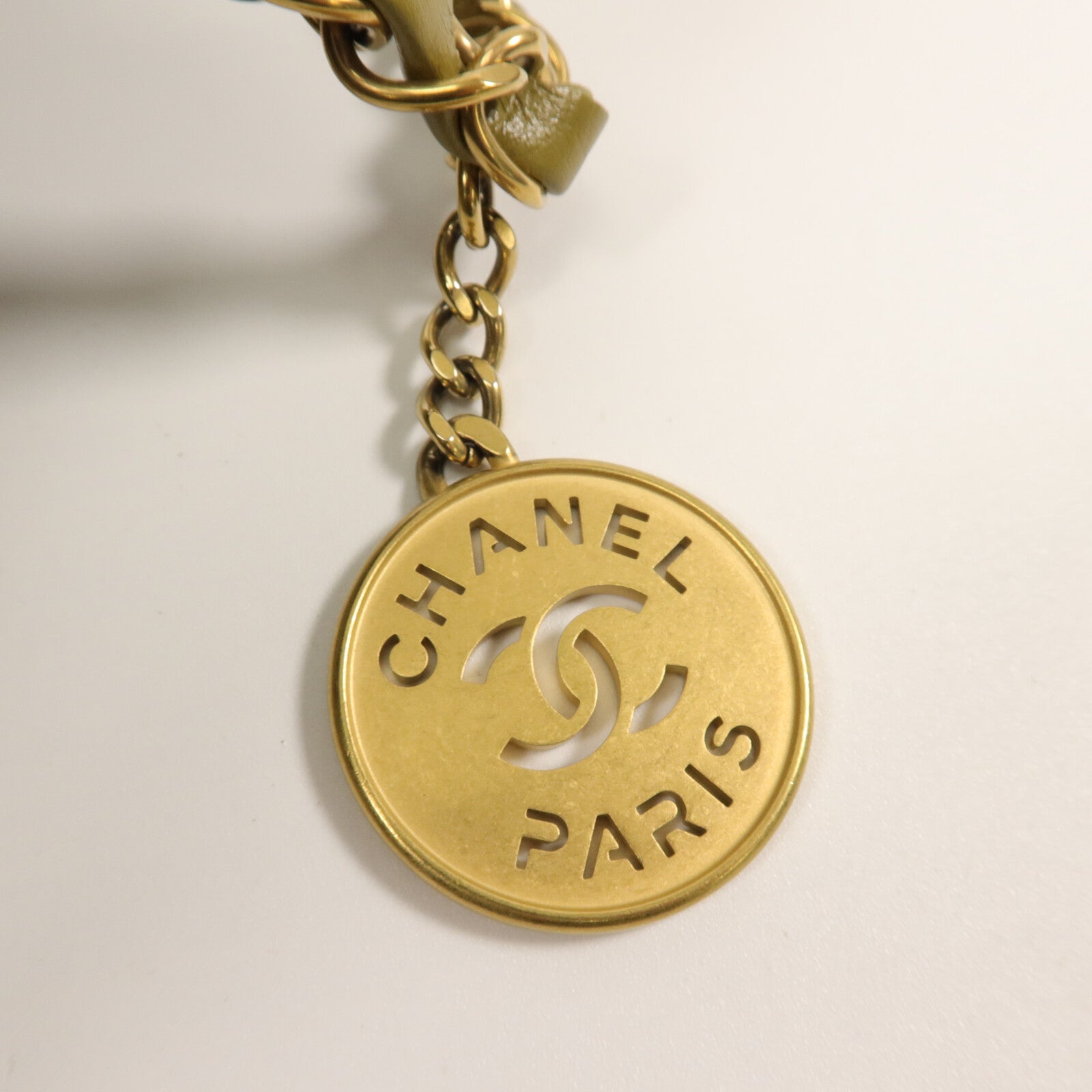 CHANEL 牛皮皮革22 Medium鏈帶肩背袋