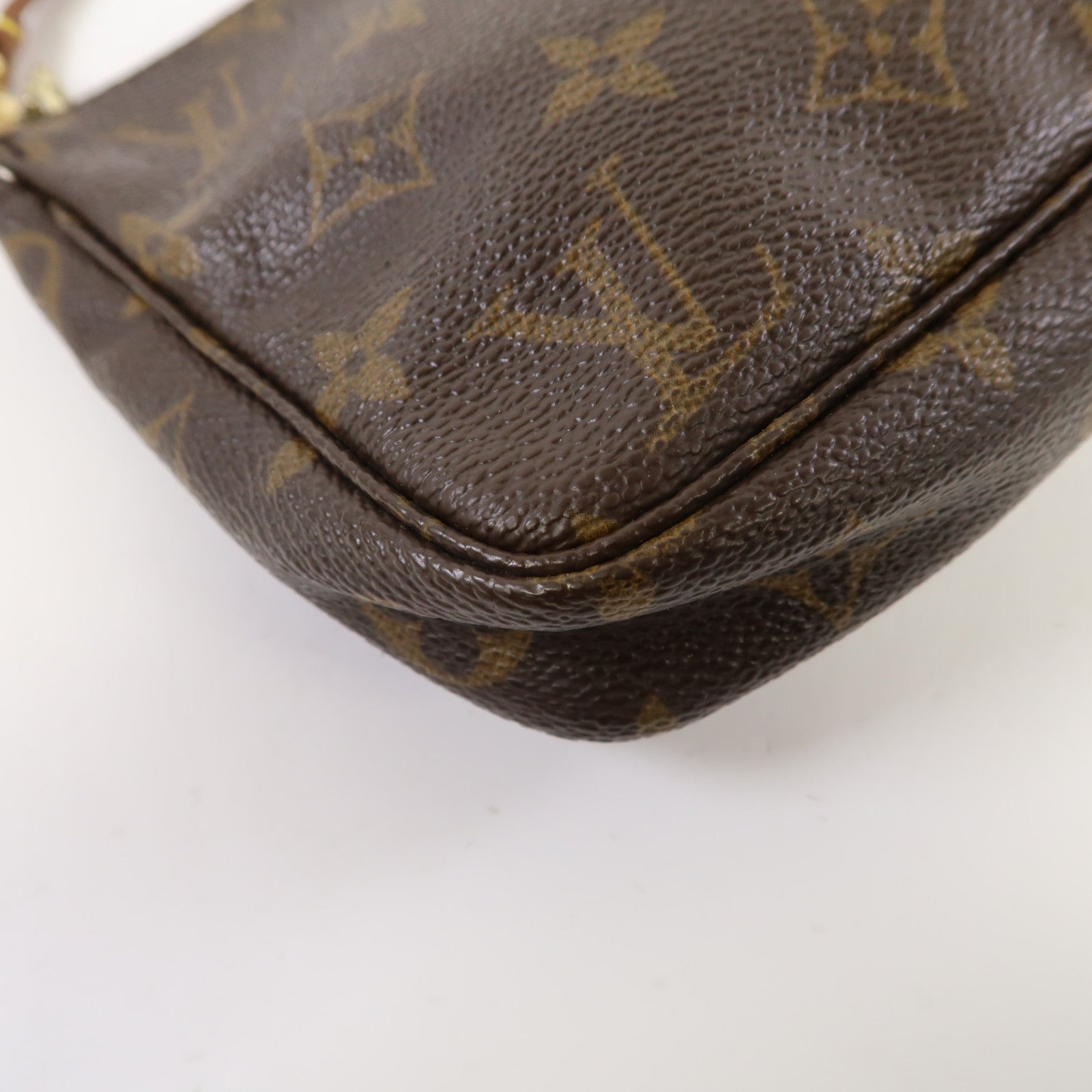 LOUIS VUITTON 塗層帆布Pochette Accessories金扣肩背袋啡色
