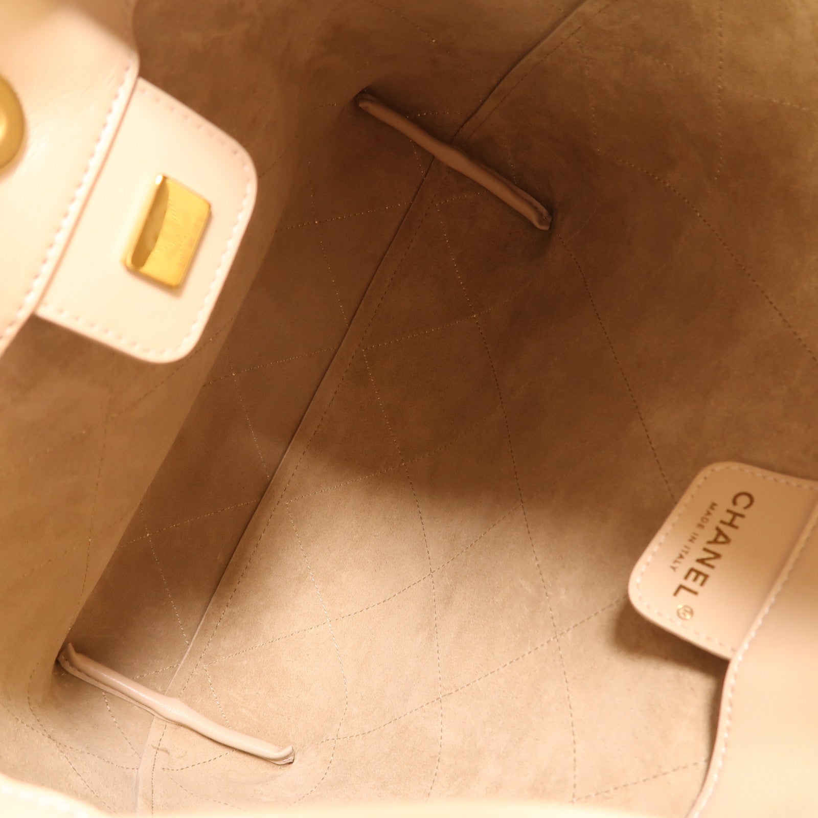 CHANEL 牛皮皮革Hobo Bag金扣鏈帶肩背袋