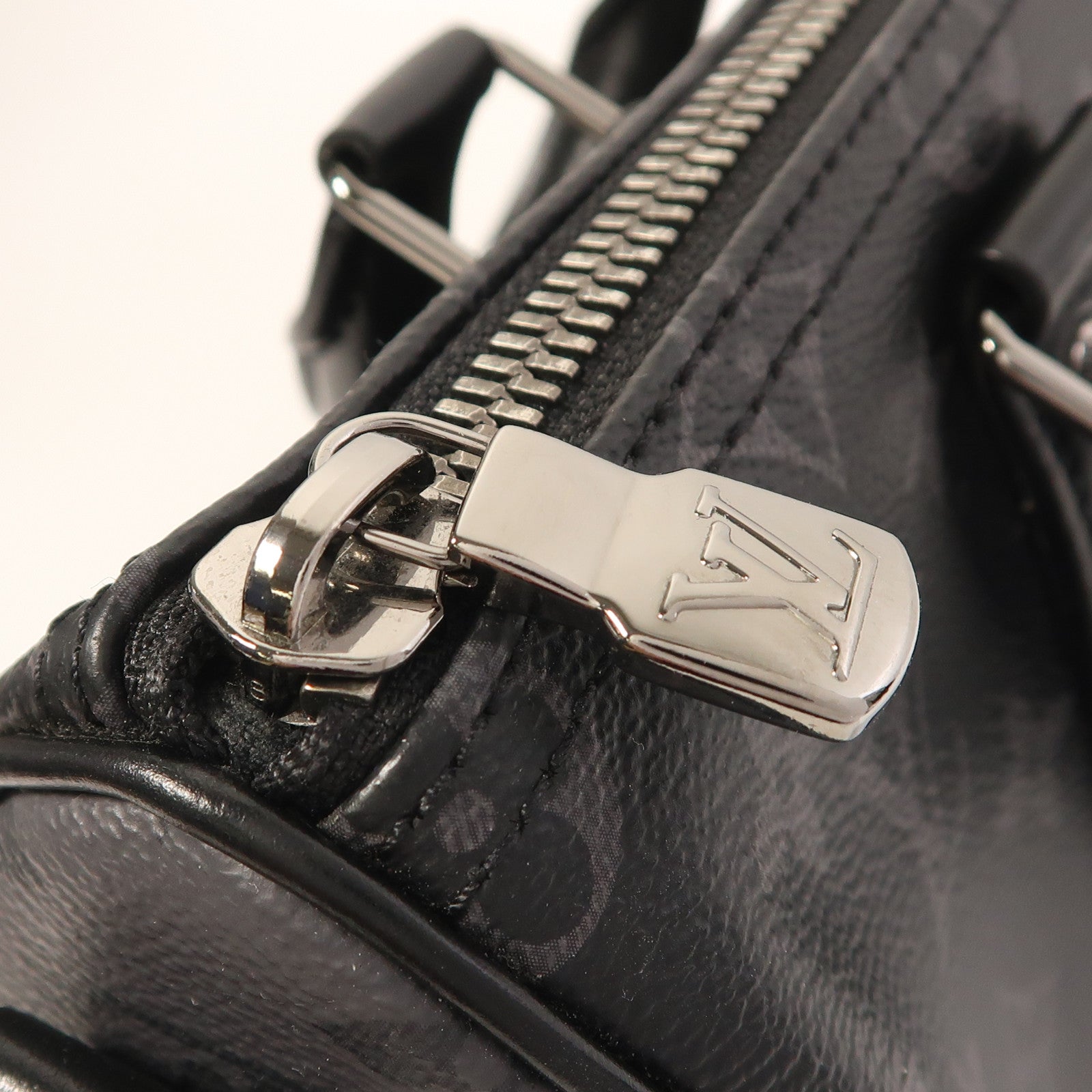 LOUIS VUITTON Monogram Eclipse Keepall Bandouliere 25手挽肩背兩用袋