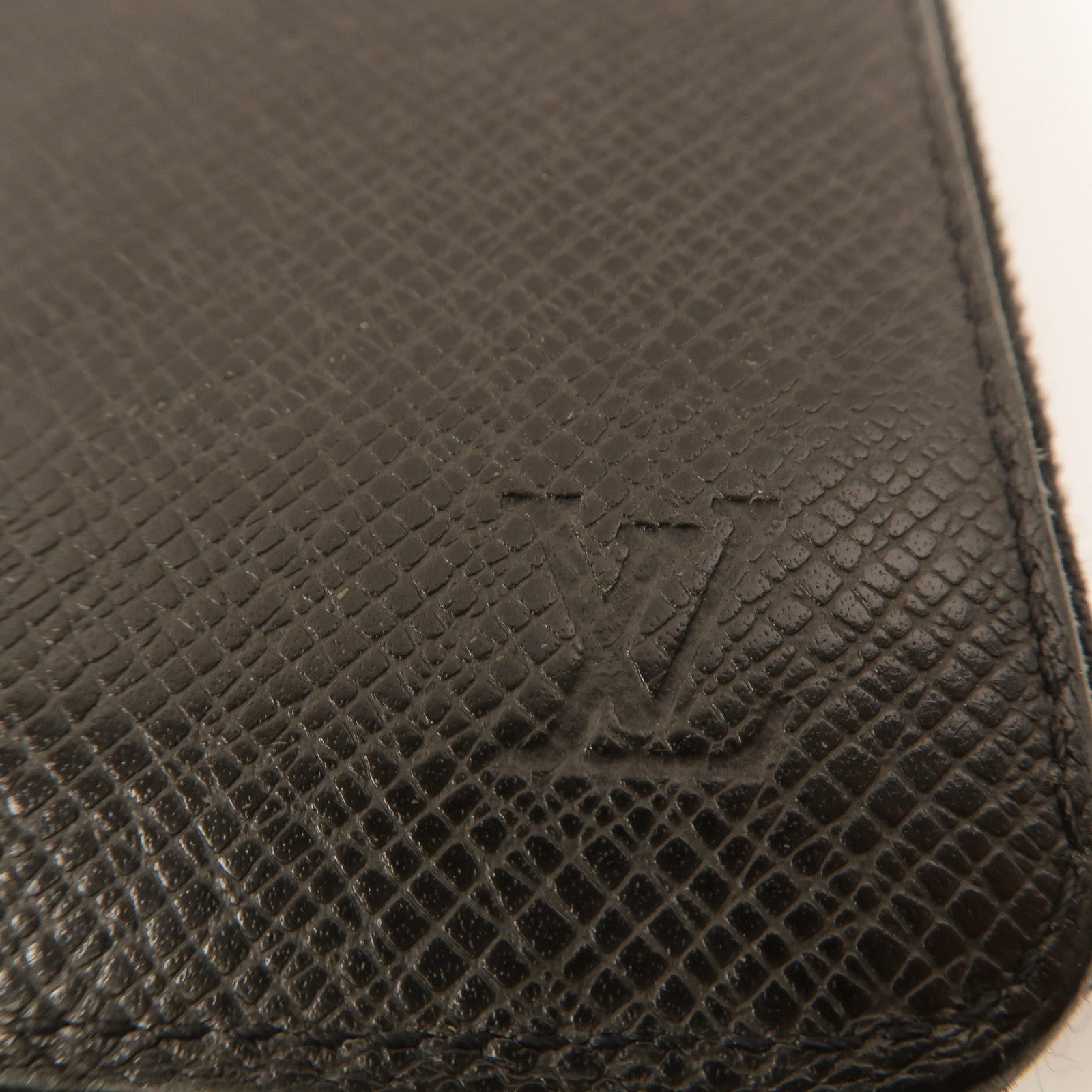 LOUIS VUITTON Taiga Zippy Long Wallet長錢包