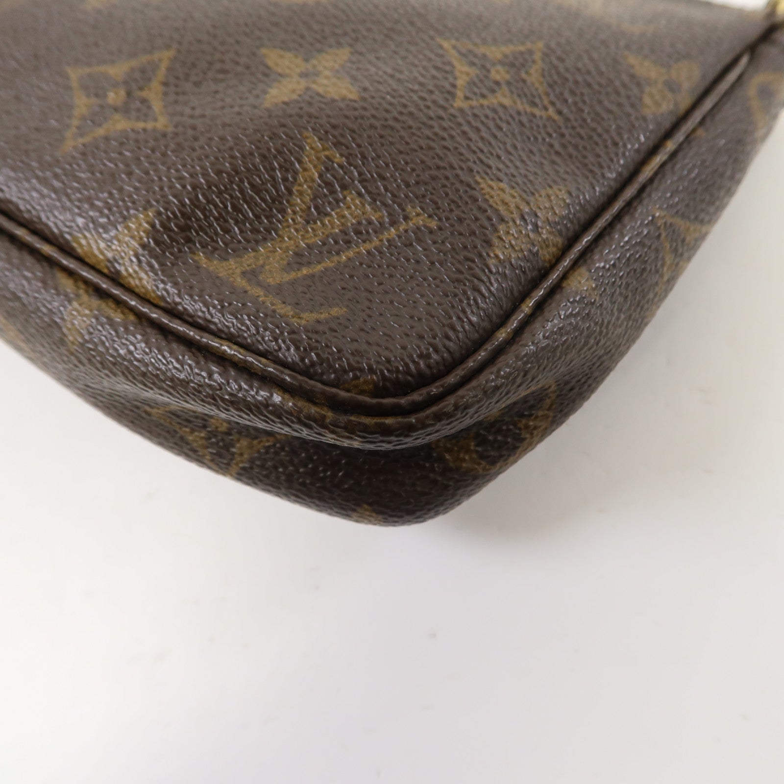 LOUIS VUITTON 塗層帆布Pochette Accessories金扣肩背袋啡色