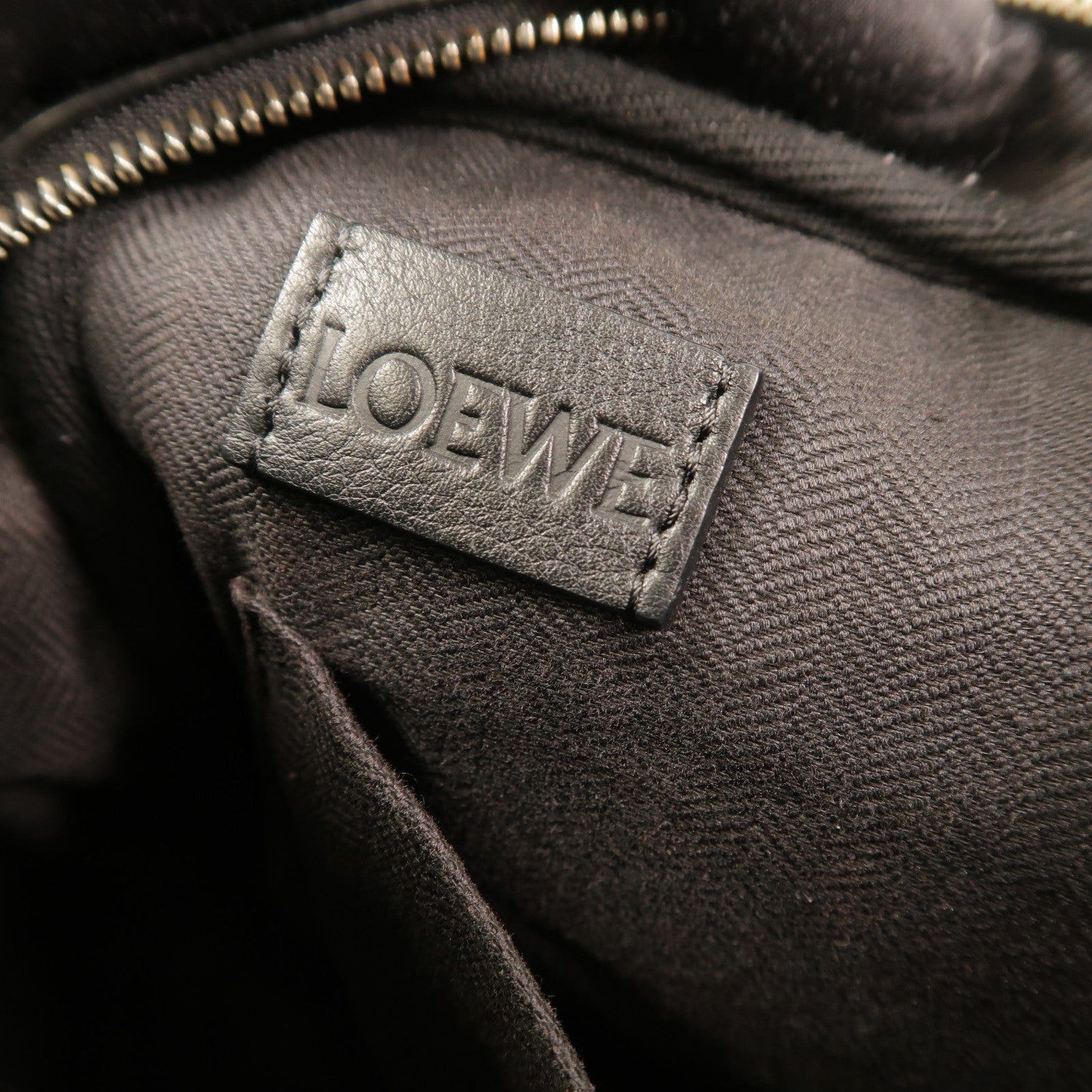 LOEWE 牛皮皮革Military Messenger XS肩背袋