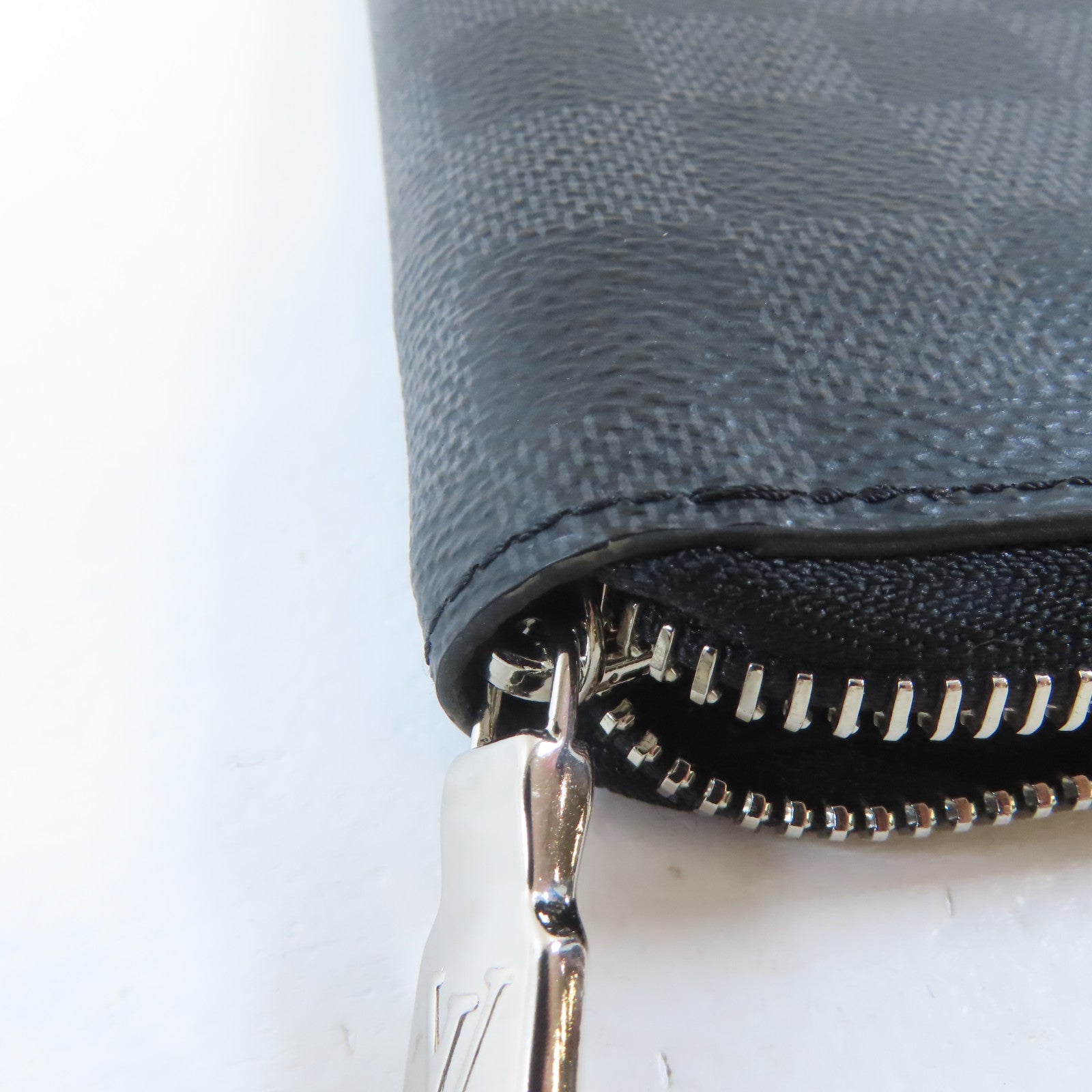 LOUIS VUITTON Damier Graphite Zippy Wallet Vertical銀扣長錢包黑色