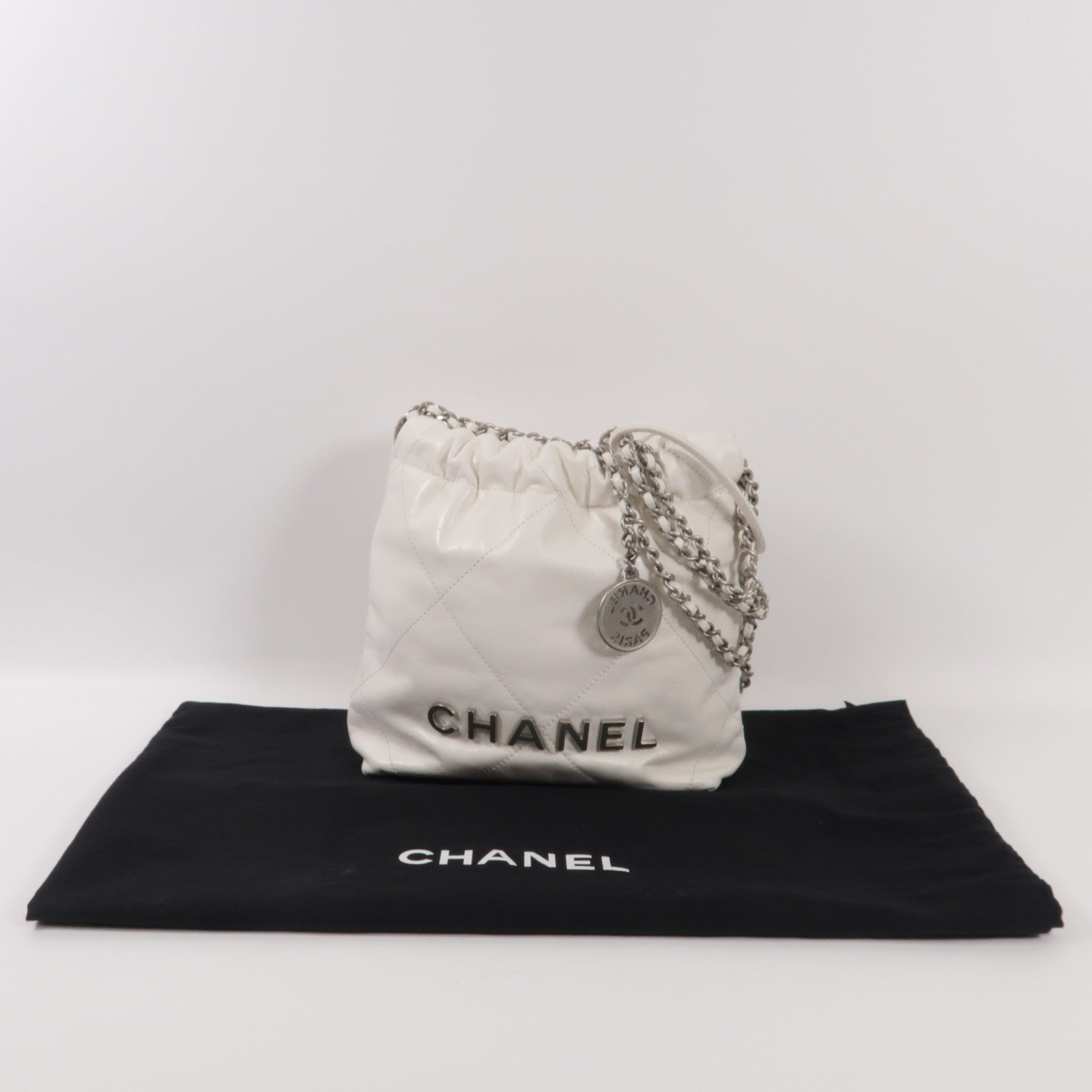 CHANEL 牛皮皮革Mini 22銀扣鏈帶肩背袋