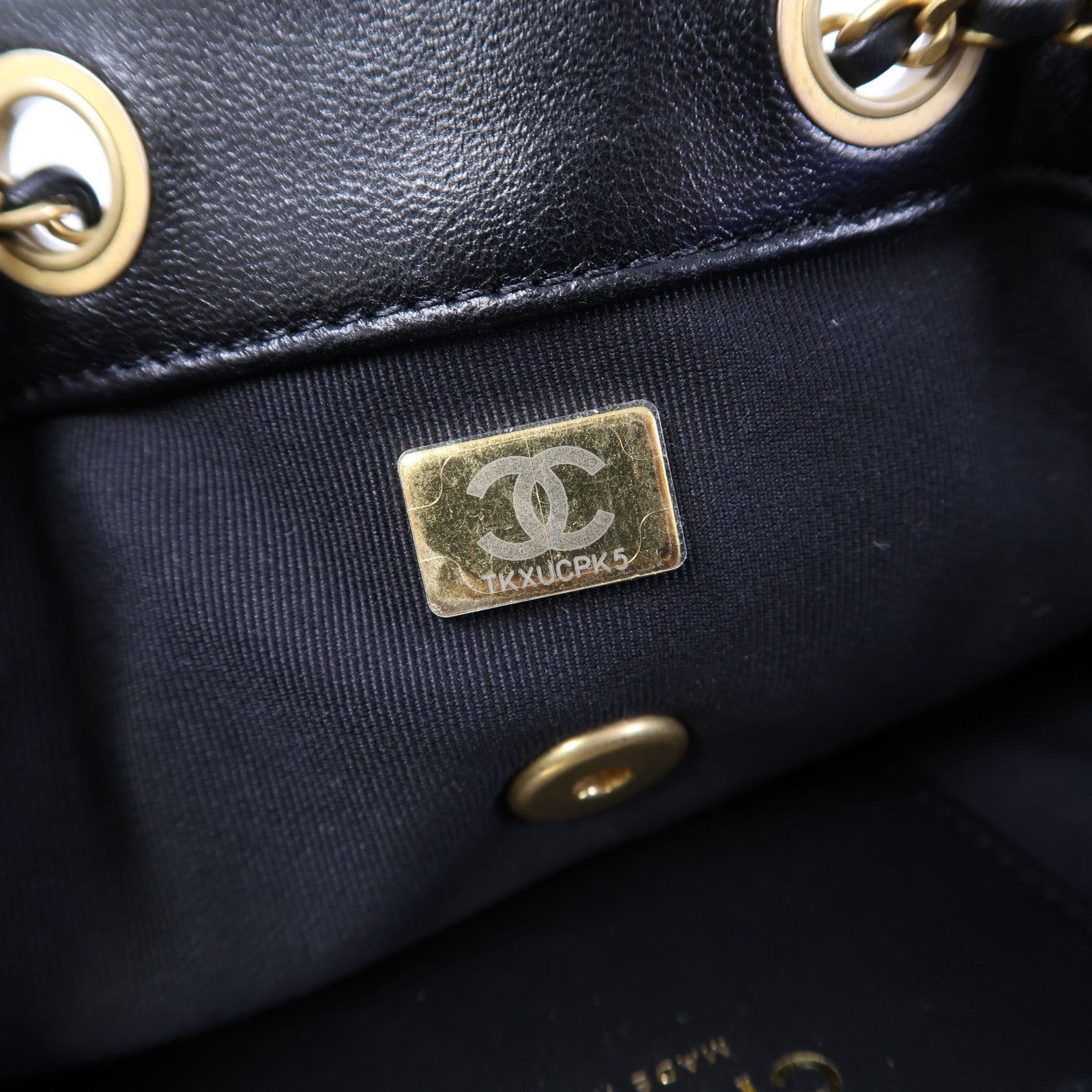 CHANEL 【激減優惠】菱格牛皮皮革Backpack金扣背包黑色