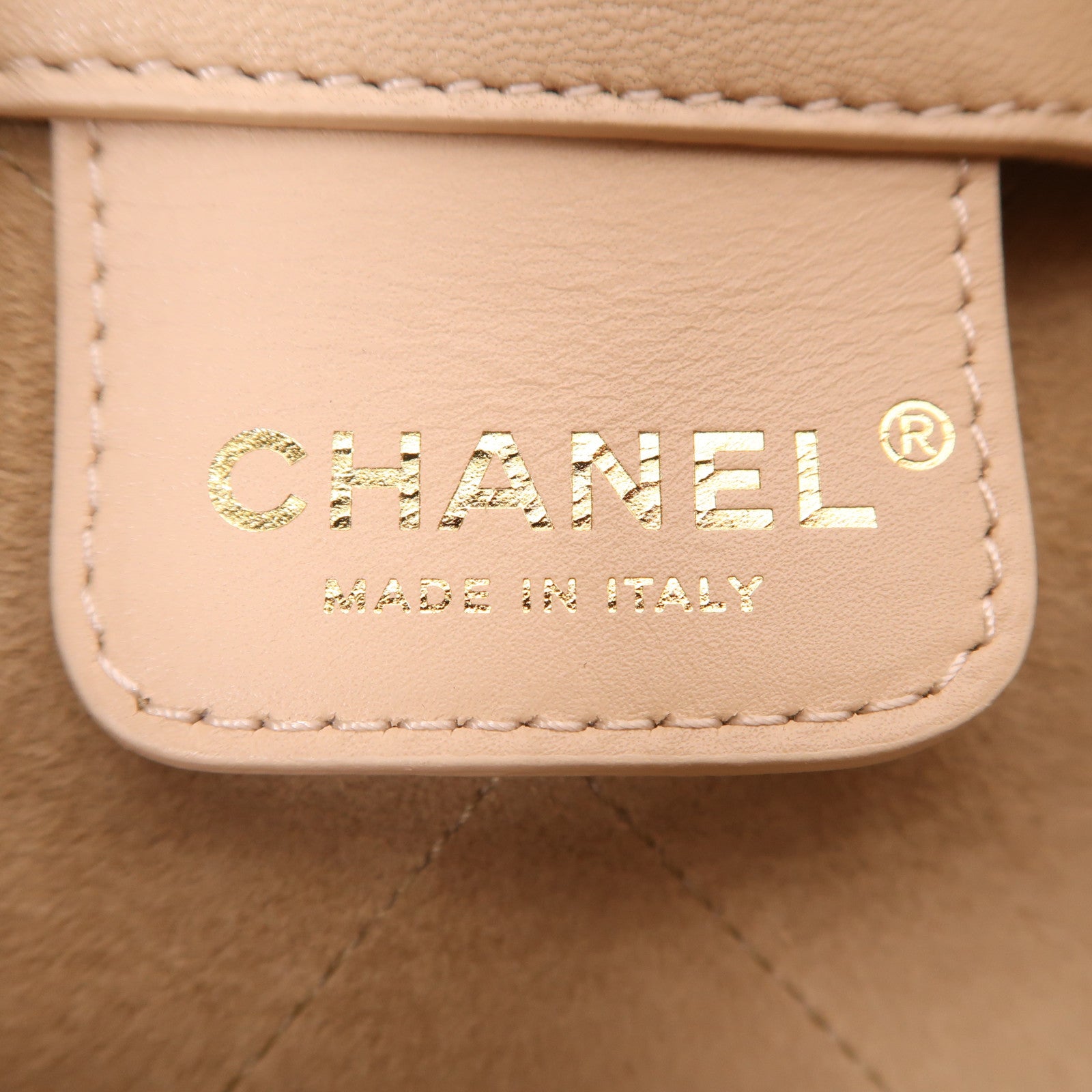 CHANEL 牛皮皮革Hobo Bag金扣鏈帶肩背袋
