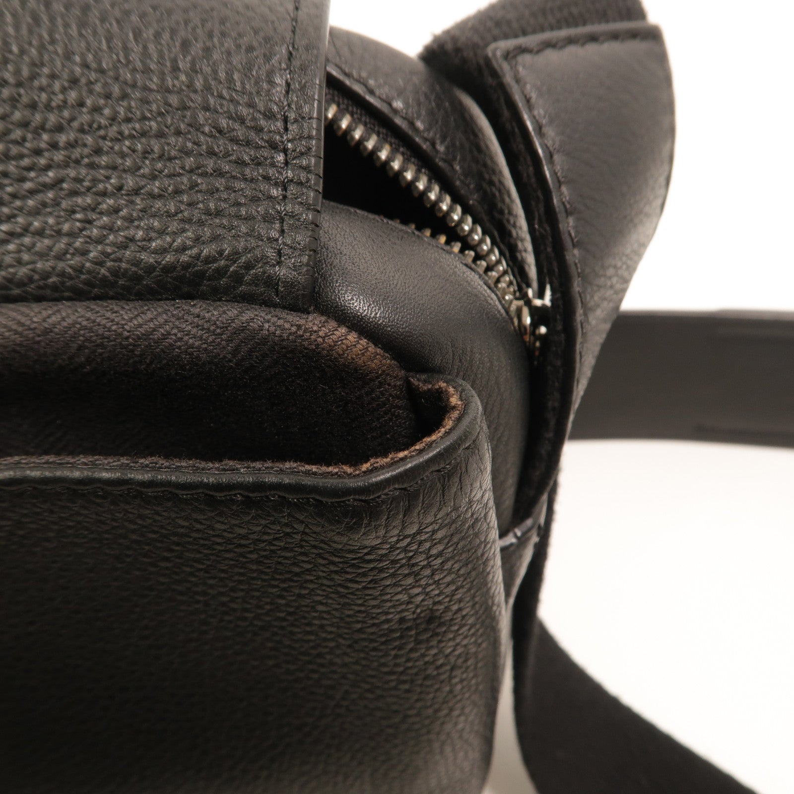 LOEWE 牛皮皮革Military Messenger XS肩背袋