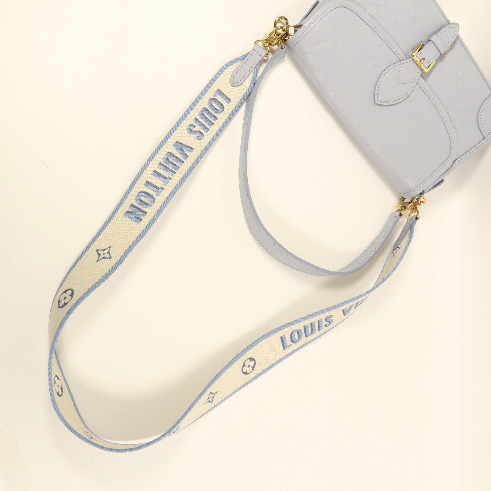 LOUIS VUITTON Monogram Empreinte Diane金扣肩背袋淺藍色