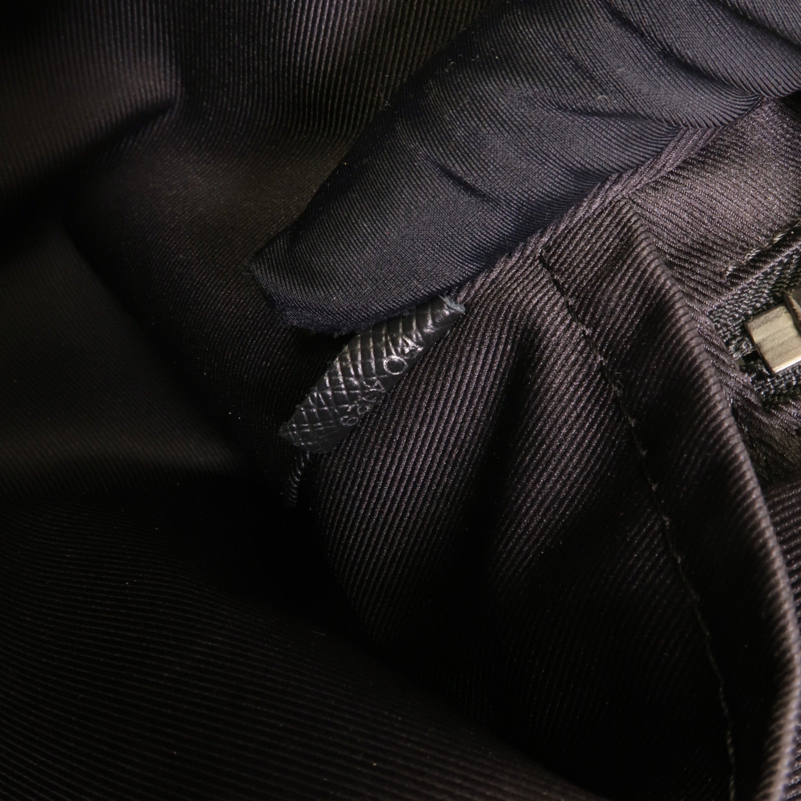 LOUIS VUITTON Monogram Eclipse/Taiga Outdoor Messenger銀扣肩背袋