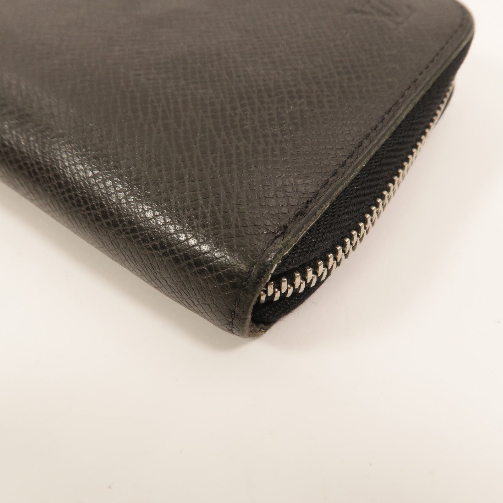 LOUIS VUITTON Taiga Zippy Long Wallet長錢包