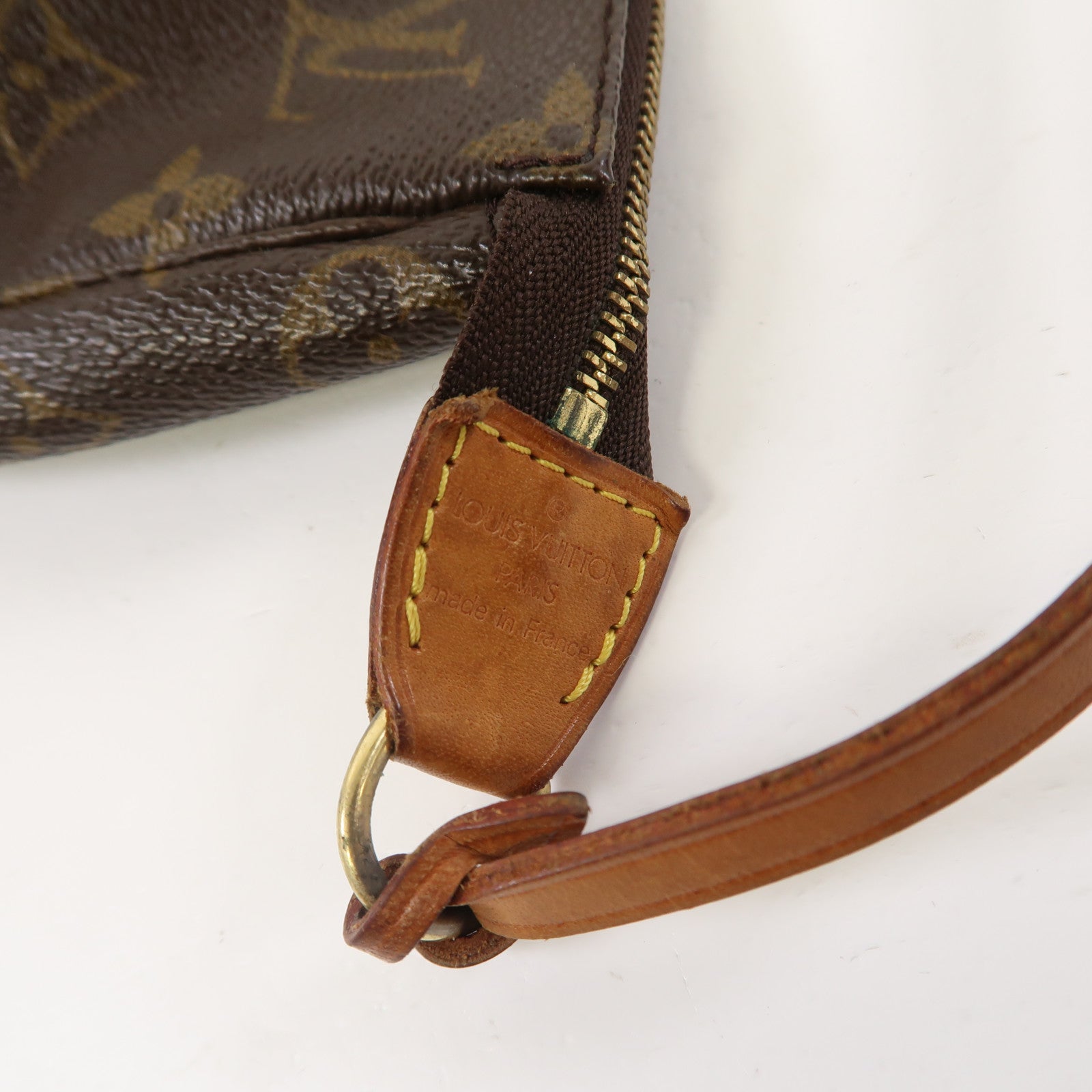 LOUIS VUITTON 塗層帆布Pochette Accessories金扣肩背袋啡色