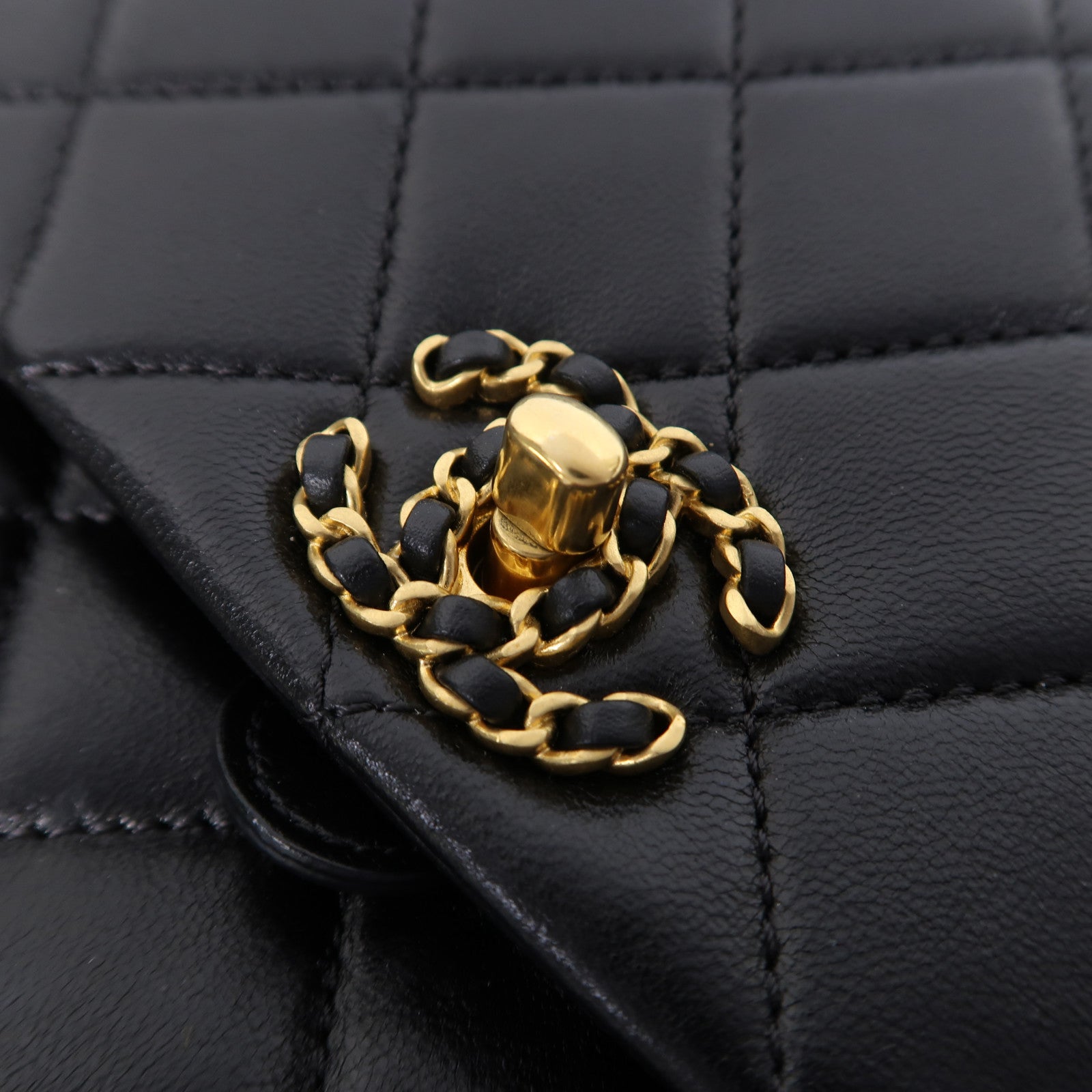 CHANEL 【激減優惠】菱格牛皮皮革Backpack金扣背包黑色