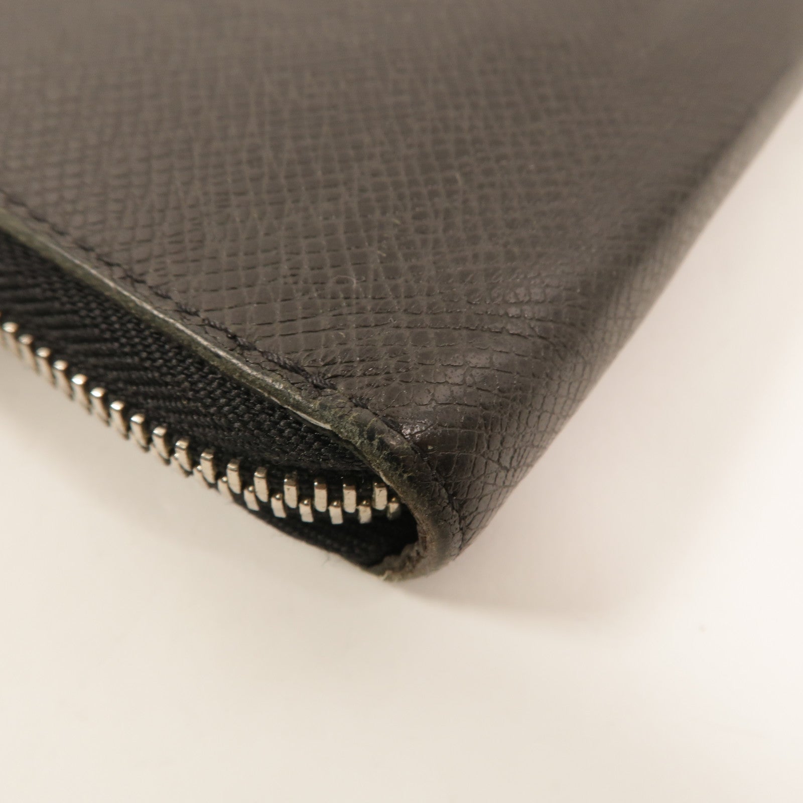 LOUIS VUITTON Taiga Zippy Long Wallet長錢包
