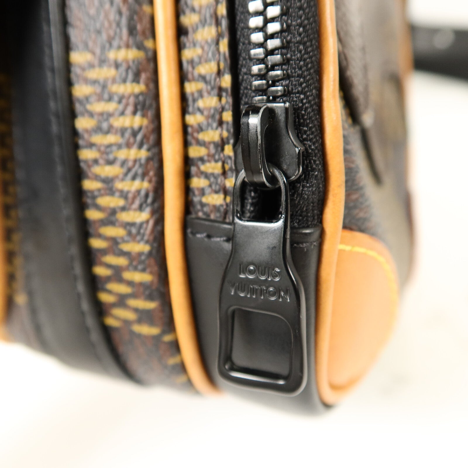 LOUIS VUITTON Damier Giant LV×NIGO Amazon Sling Bag肩背袋
