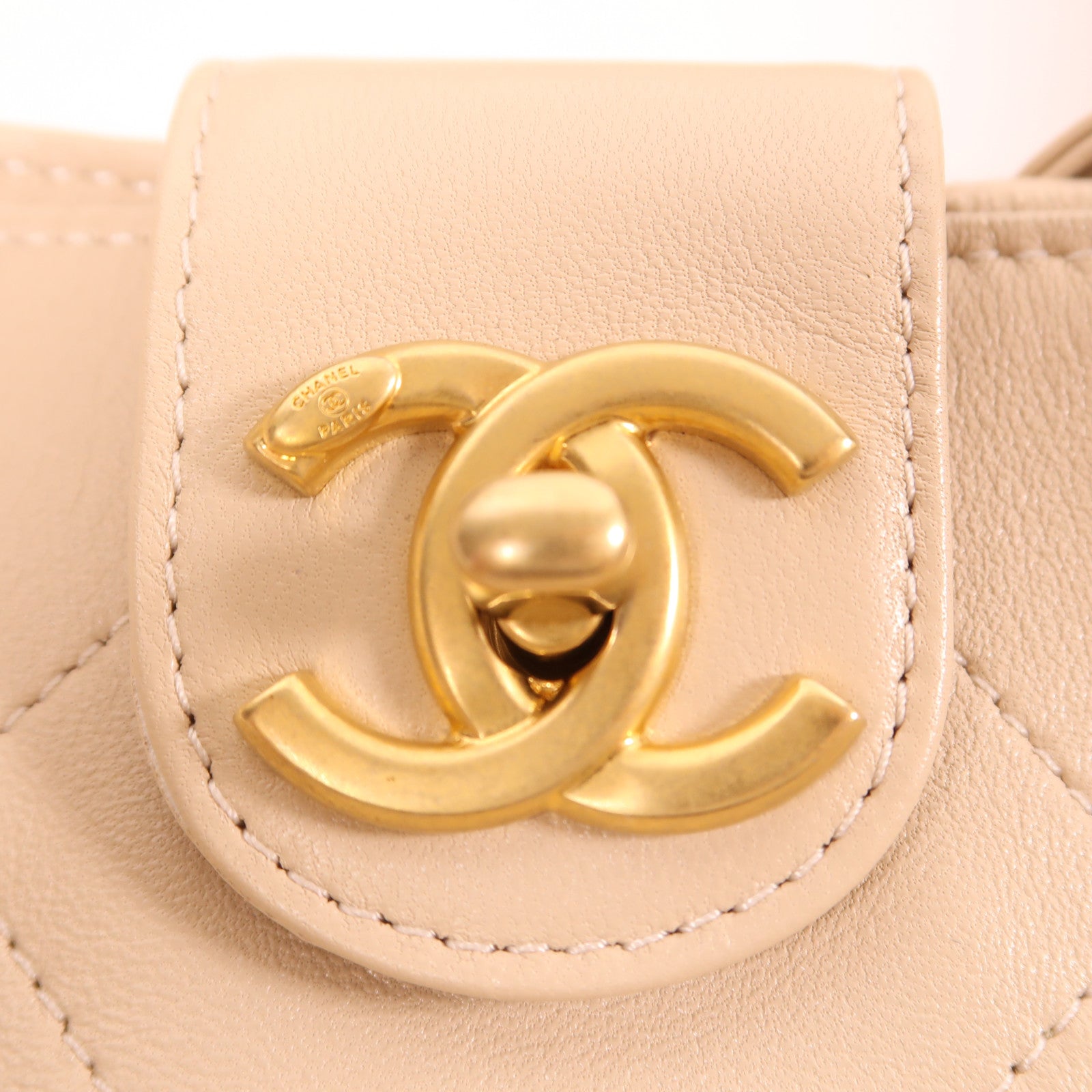 CHANEL 牛皮皮革Hobo Bag金扣鏈帶肩背袋