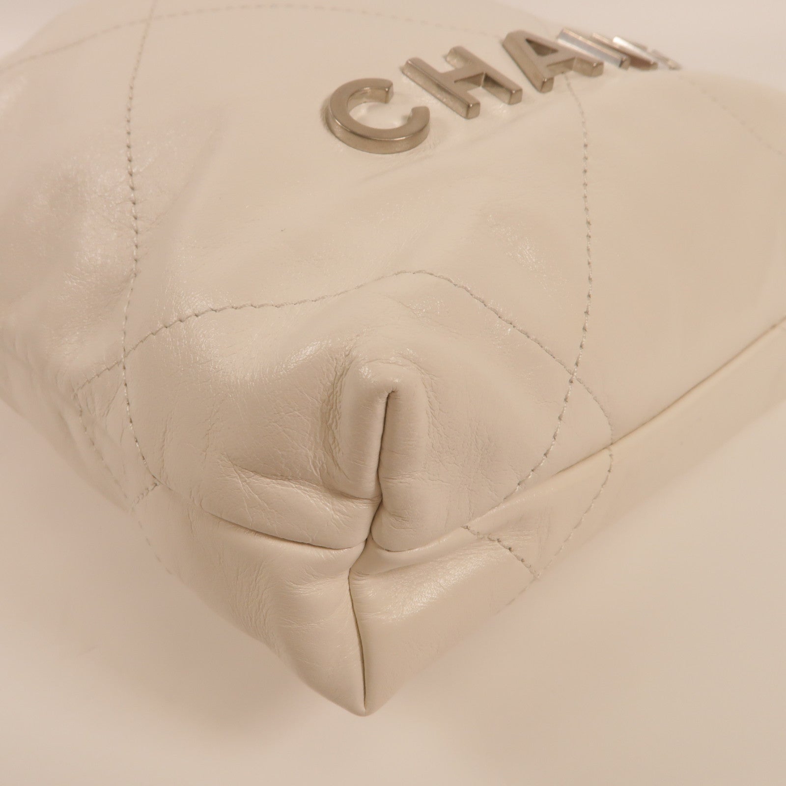 CHANEL 牛皮皮革Mini 22銀扣鏈帶肩背袋