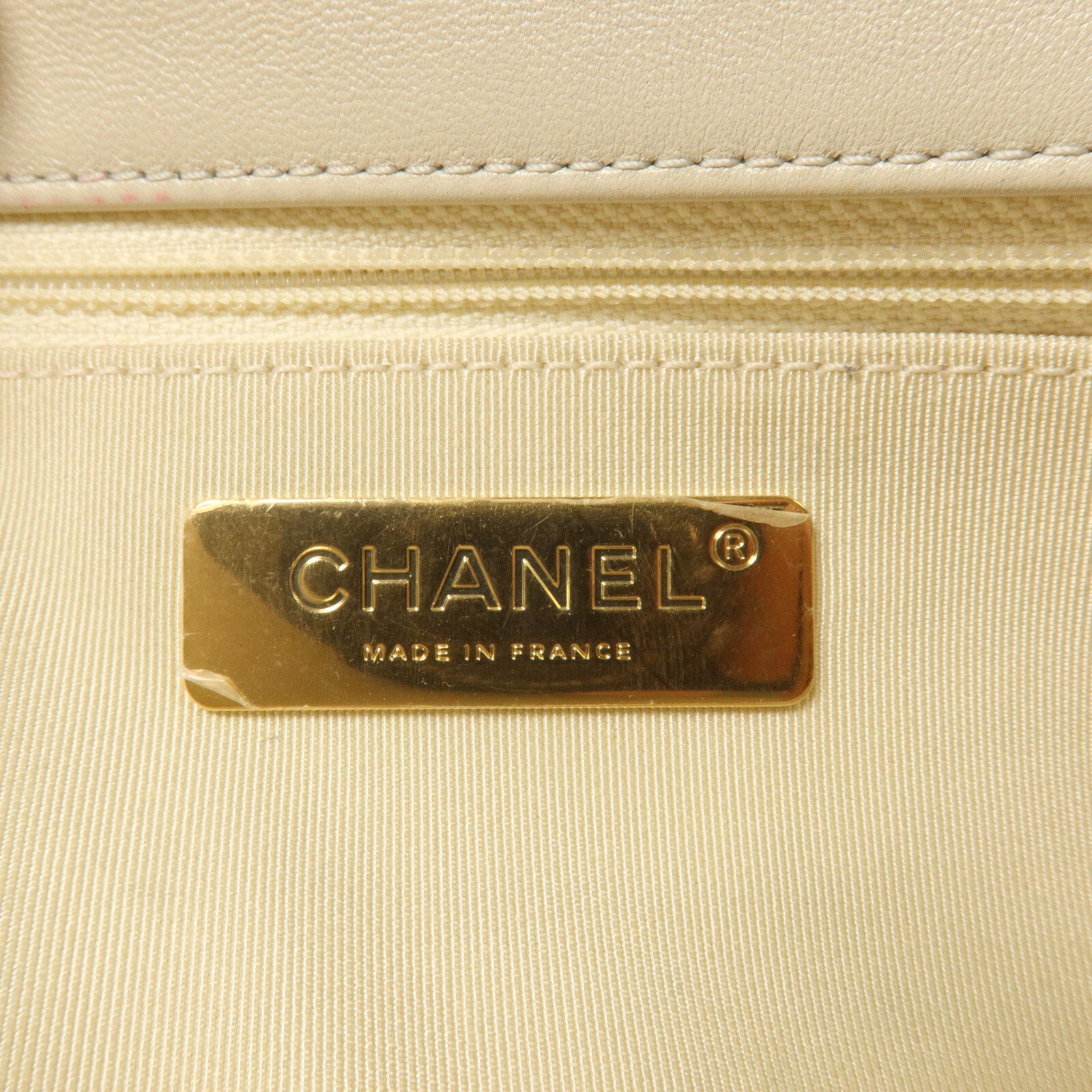CHANEL 牛皮皮革Chanel 19 Medium鏈帶肩背袋
