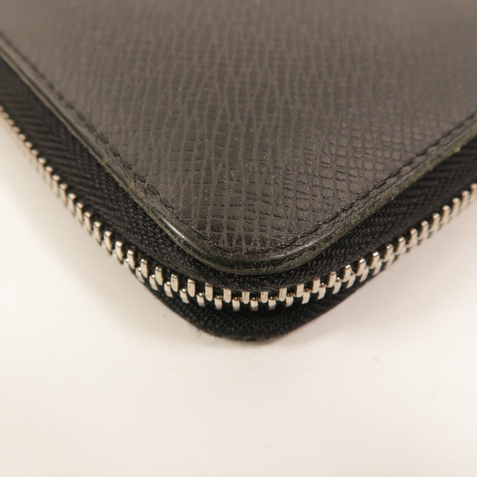 LOUIS VUITTON Taiga Zippy Long Wallet長錢包