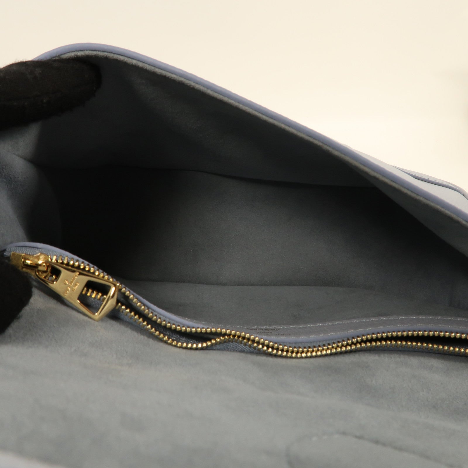 LOUIS VUITTON Monogram Empreinte Diane金扣肩背袋淺藍色