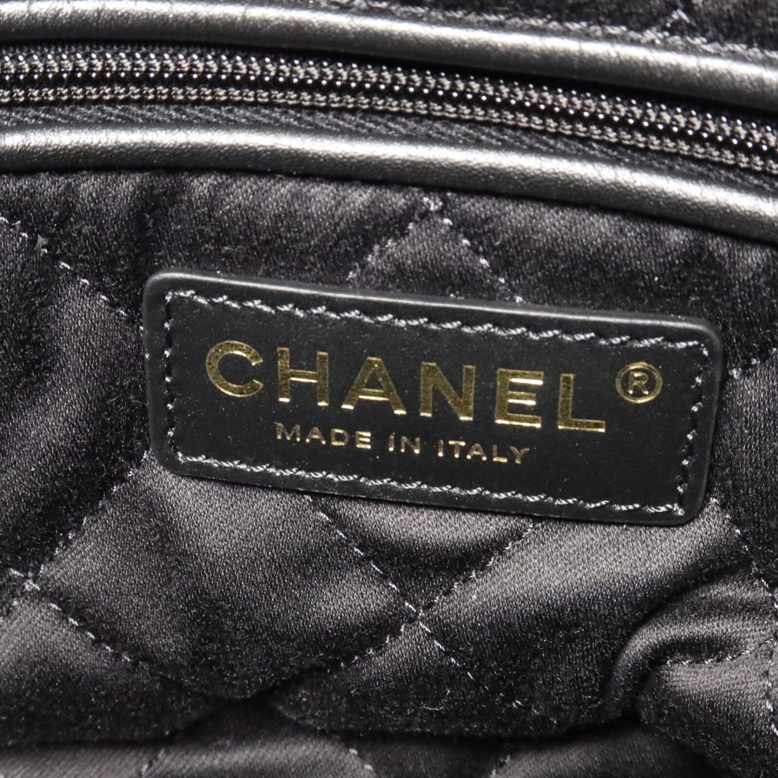 CHANEL 牛皮皮革C22 Medium鏈帶肩背袋